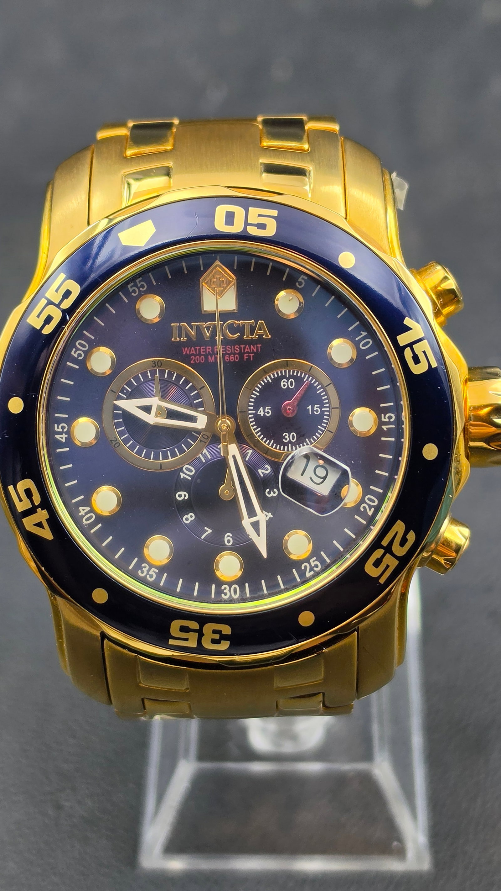 Invicta Pro Diver Model 0073 NOS 49mm Gold-Tone Chronograph Blue Dial Tritnite 200M Men's Watch: Invicta Pro Diver reference 0073, NOS example in excellent unissued condition. The 49.31mm gold-tone stainless steel case features a navy blue unidirectional dive bezel with gold-tone Arabic numerals 