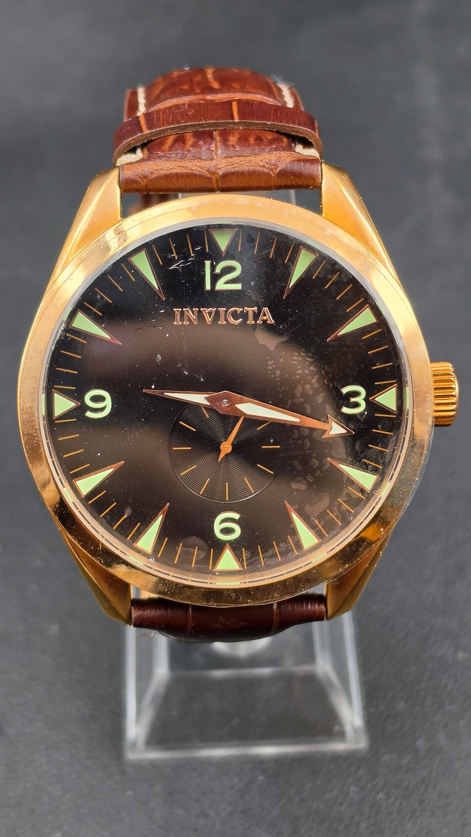 Invicta Model 0431 Specialty Small Seconds 49mm Gold-Tone Black Dial, Swiss Parts, Brown Croc Leathe: This is the Invicta Specialty reference 0431, a 49mm gold-tone stainless steel dress-field watch powered by a Swiss parts movement. The matte black dial is a standout execution featuring large luminou