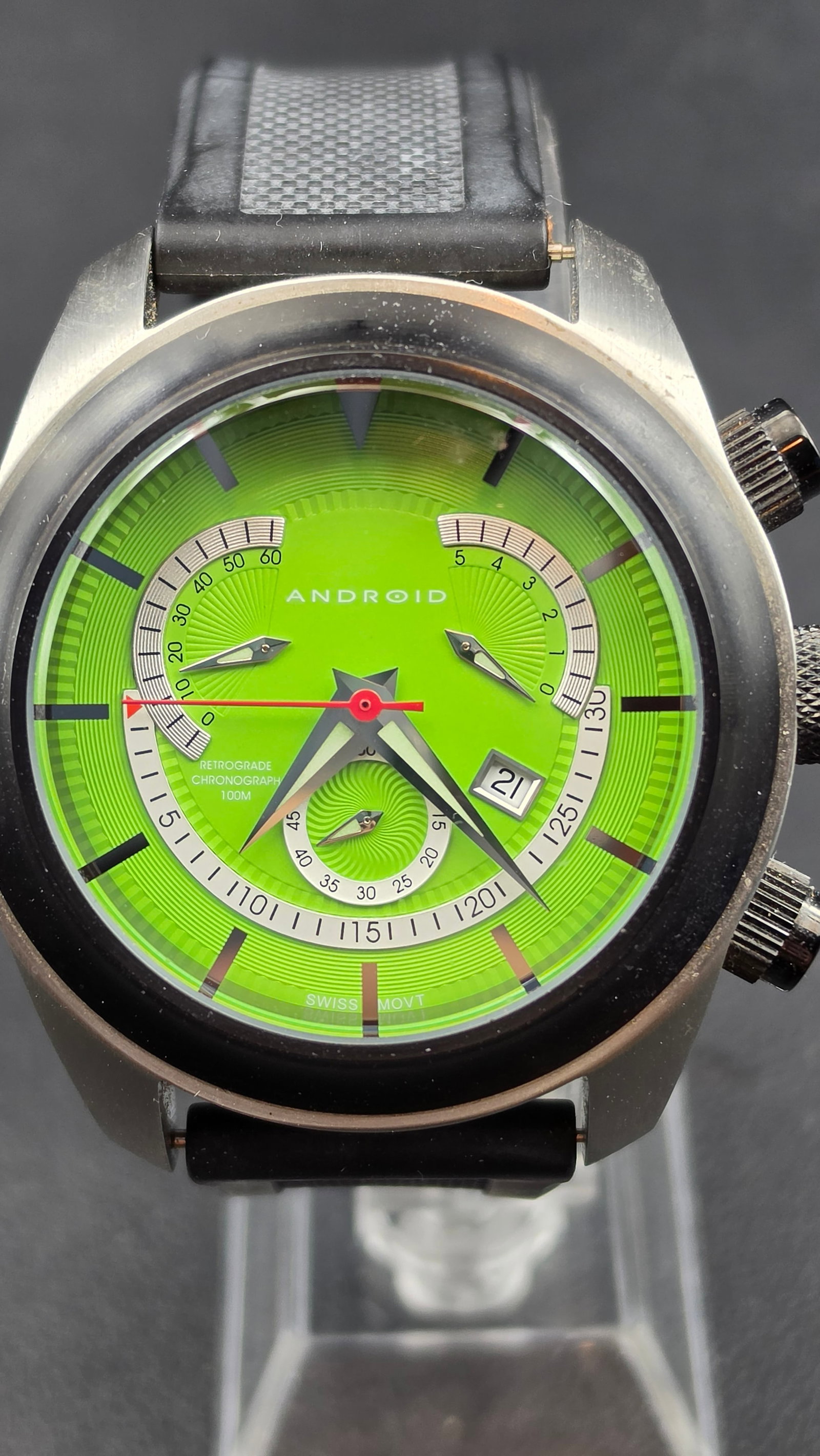Android AD443 Retrograde Chronograph Swiss ETA G15.261 Green Dial 48mm Watch 2000s: This is the Android USA AD443, a striking oversized retrograde chronograph powered by a Swiss ETA G15.261 movement with 6 jewels, as confirmed by the engraved solid stainless steel case back. The vivi