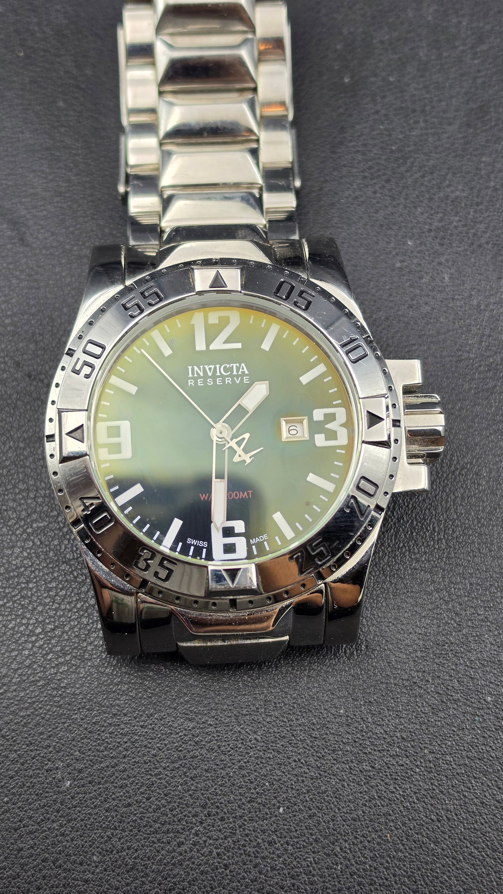 Invicta Reserve 5672 Swiss Made Green Dial Diver 200M Flame-Fusion 49mm Steel Watch 2000s: This is the Invicta Reserve Collection reference 5672, a Swiss Made diver featuring a deep olive-green sunburst dial with large luminous Arabic numerals at 12, 3, 6, and 9, applied rectangular lume in