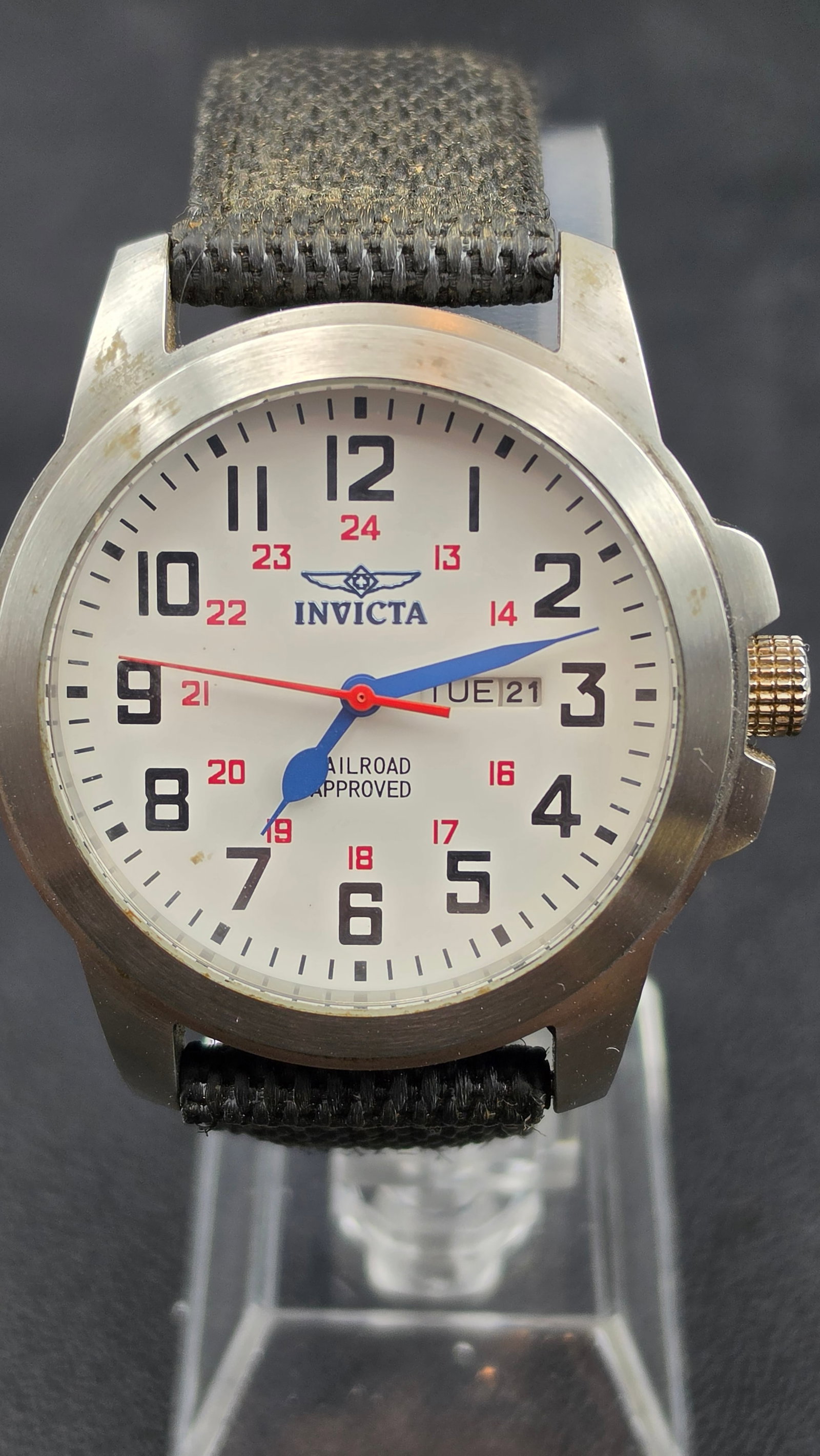 Invicta Special Edition Model 1038 Railroad Approved Field Watch Day-Date NATO Strap Box c.2000: Invicta Special Edition men's quartz field watch, model 1038, presented in its original Invicta Special Edition black box. The round stainless steel case measures approximately 44.15mm and features a 