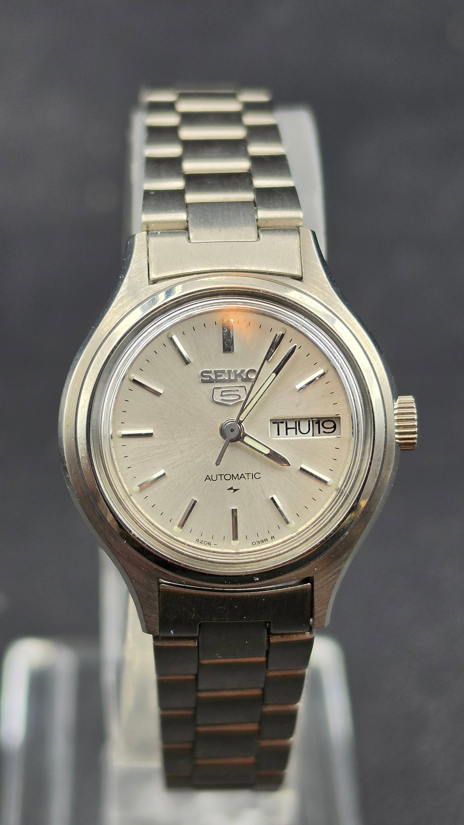 Vintage Seiko 5 Ladies Automatic Day-Date Watch 4206-0120 Silver Dial Steel Bracelet Runs (1 of 10)