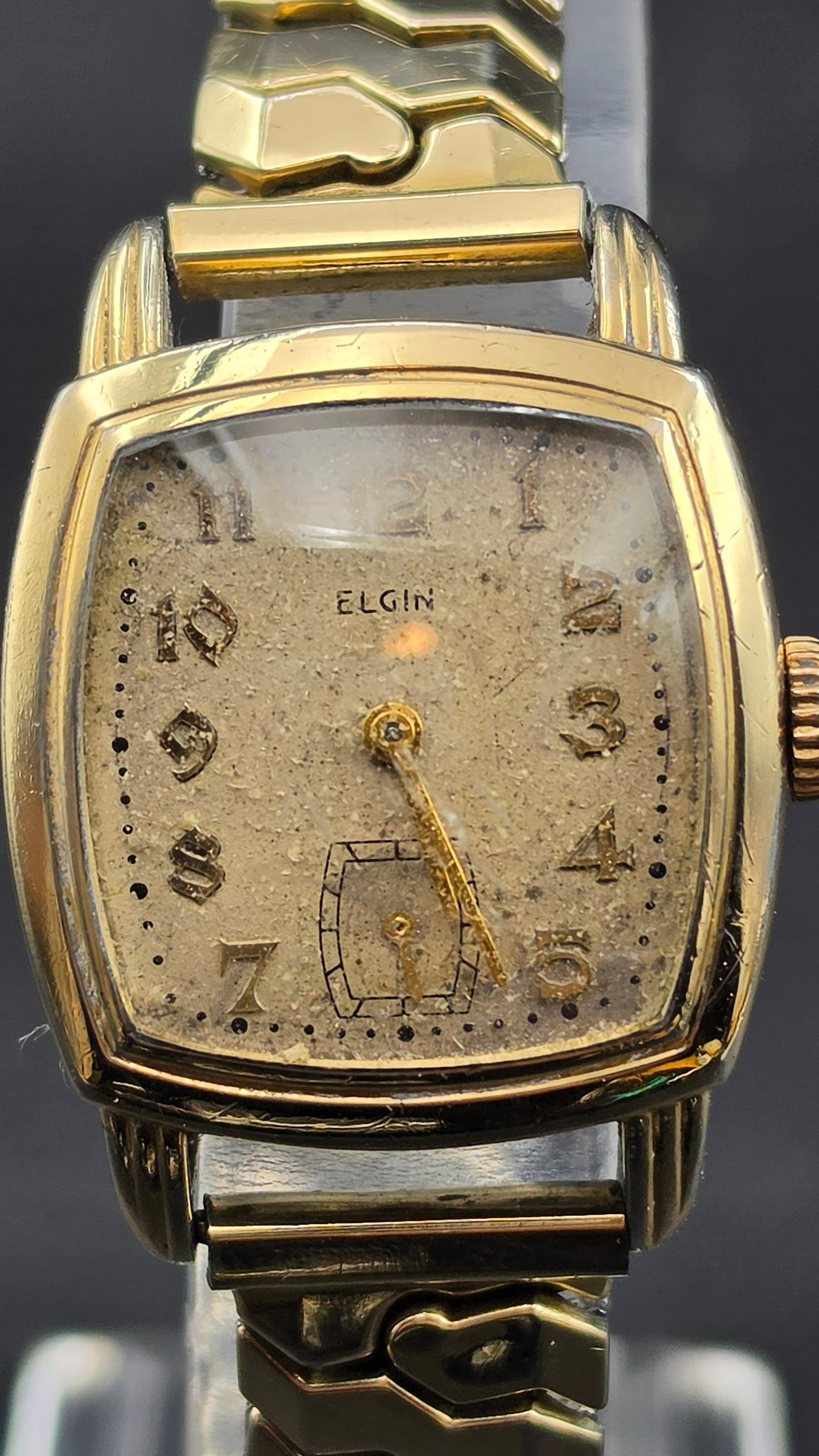 Vintage 1950s Elgin 15 Jewel Grade 554 Roy Base Metal Cushion Case Running Watch Speidel Bracelet (1 of 12)