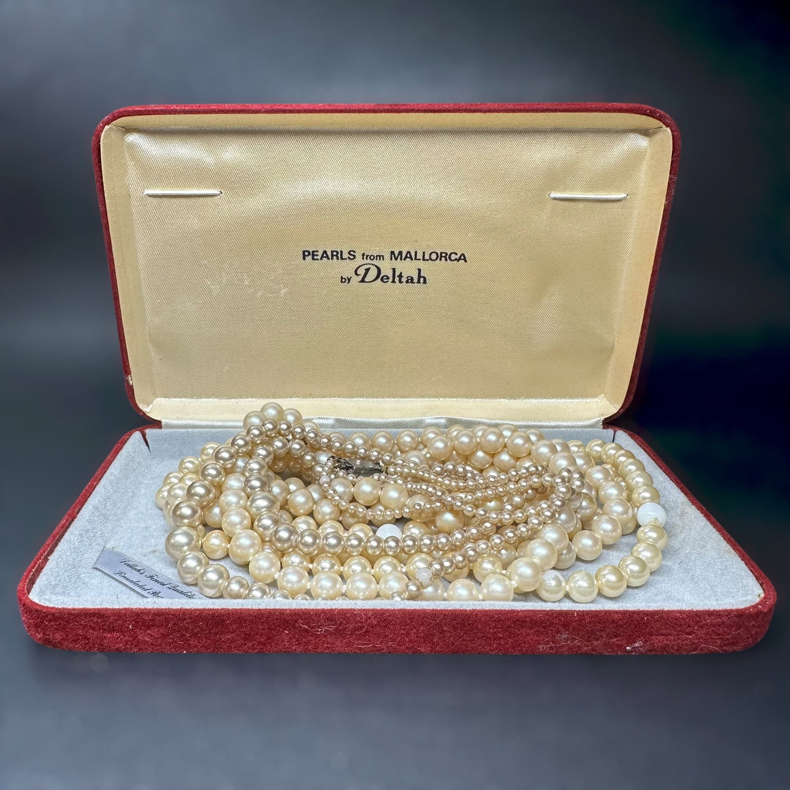 15"/18"/30”/189g Vintage Deltah Mallorca Simulated Pearl Necklace Lot: 14"/20"/30”/189g Vintage Deltah Mallorca Simulated Pearl Necklace Lot:Brand/Model: Deltah Pearls From Mallorca.Manufacturer Location: Mallorca, Spain.Year Produced: Unknown.Condition: Good vinta