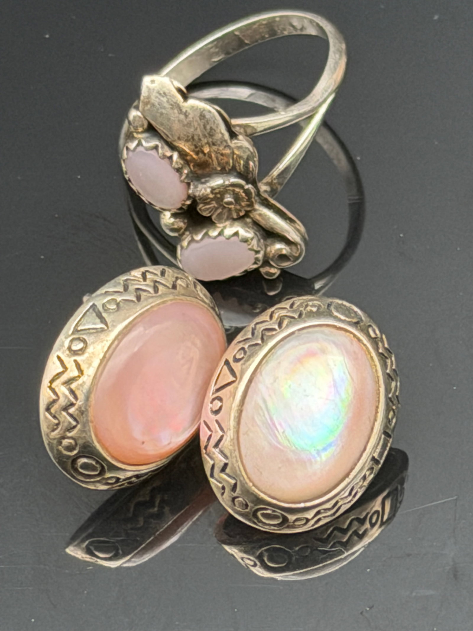 7g-Vintage 925 Sterling Silver Mother of Pearl Ring & Earrings: Beautiful vintage sterling silver jewelry set featuring a matching ring and earrings set with genuine mother-of-pearl cabochons. The oval stones display soft pink tones and natural iridescent flashes,