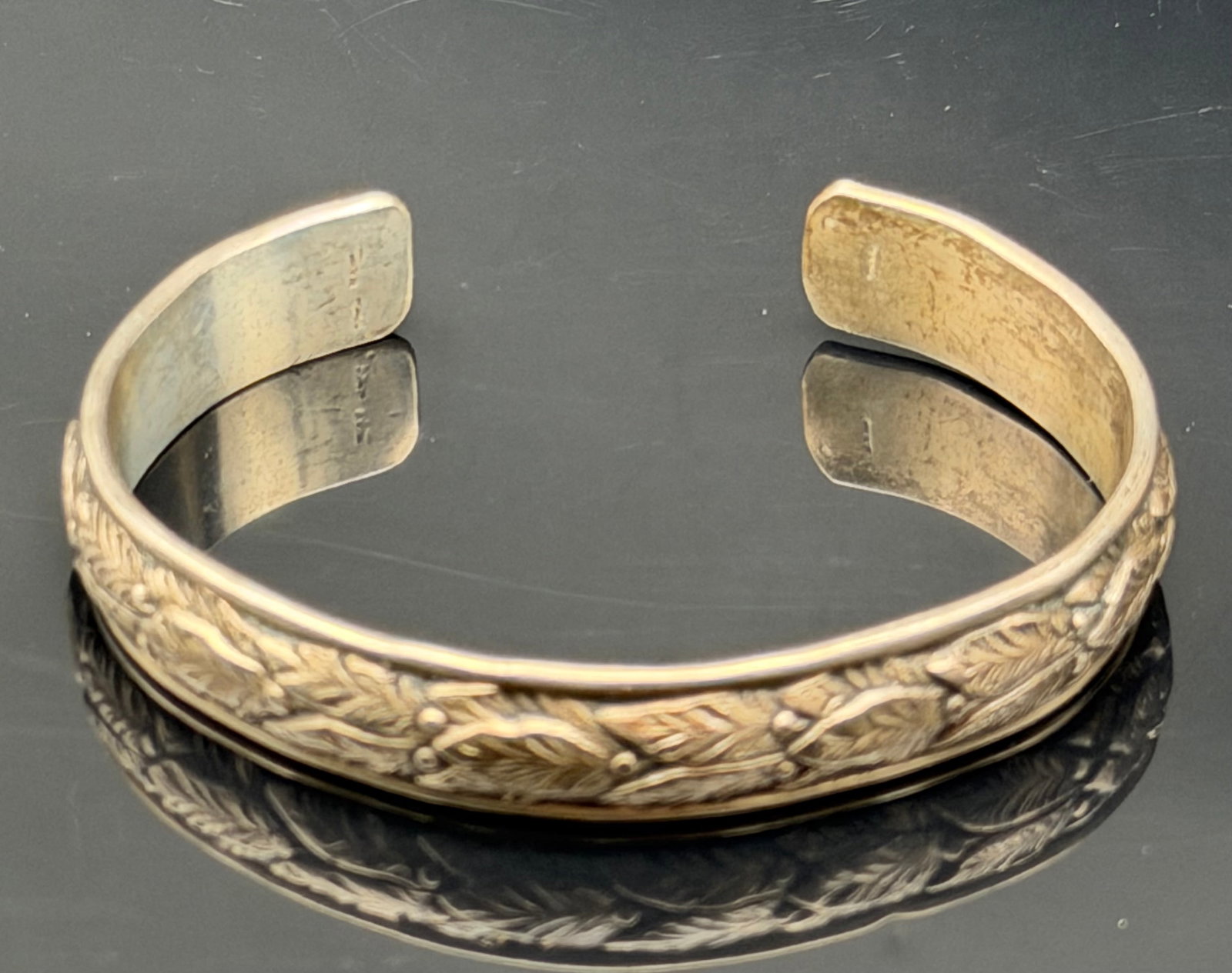 37g-Vintage L.A.M. Navajo Sterling Silver Leaf Vine Cuff Bracelet (1 of 8)