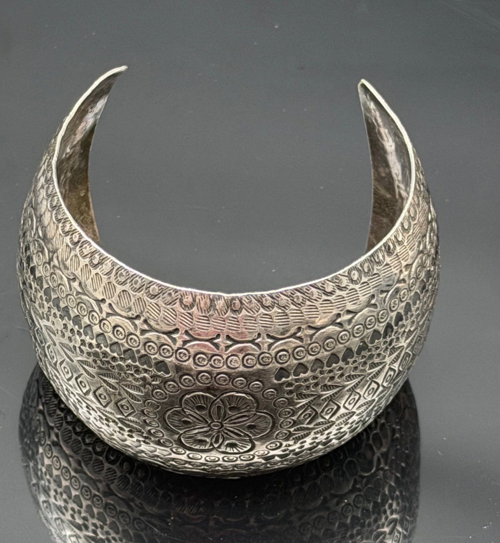 60g-Vintage Sterling Silver Wide Cuff Bracelet (1 of 7)