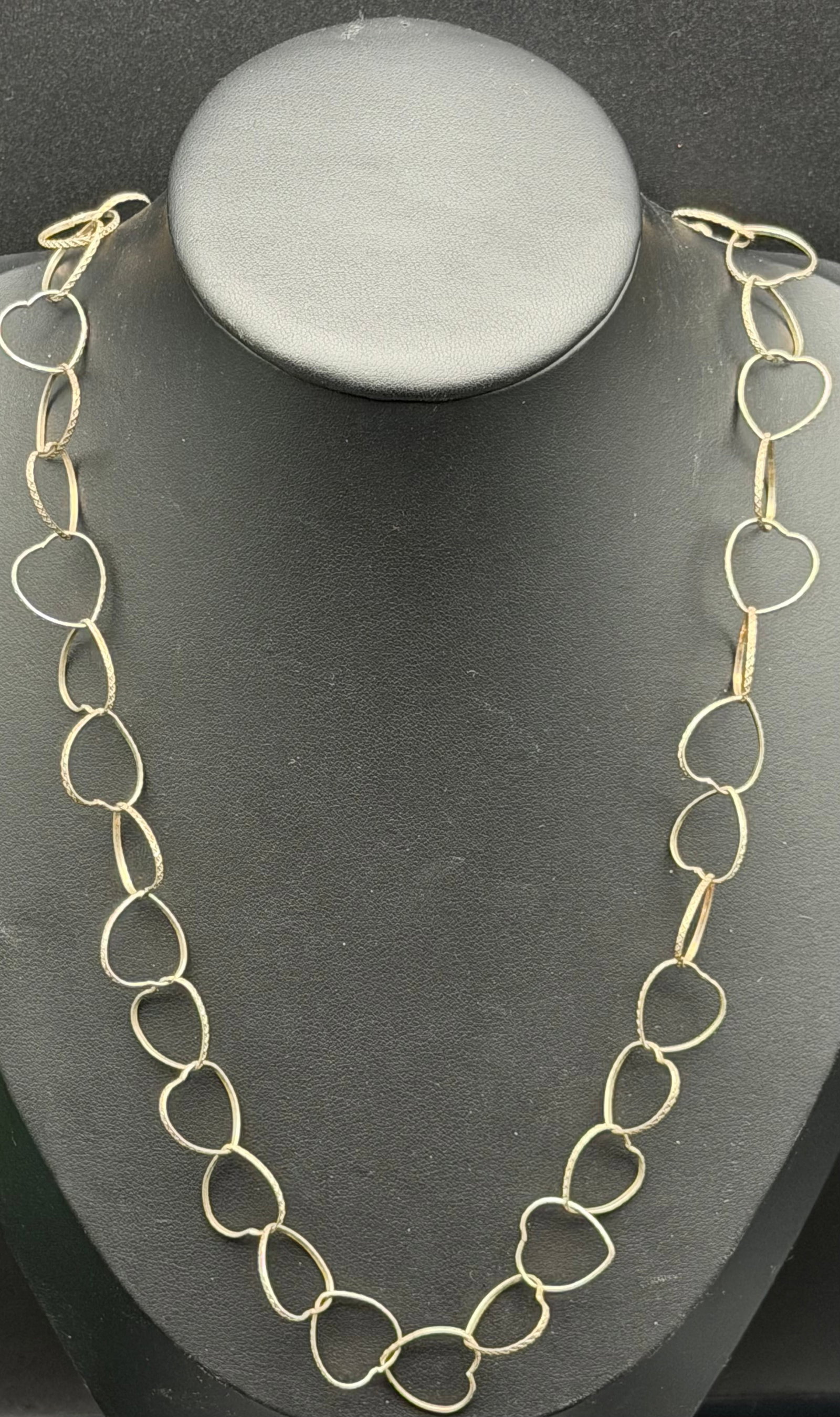 15g-Vintage Italy 925 Sterling Silver Open Heart Link Necklace: Elegant vintage Italian sterling silver necklace featuring alternating open heart and oval links. Crafted in .925 sterling silver and marked Italy 925. Lightweight and versatile, perfect for everyday 