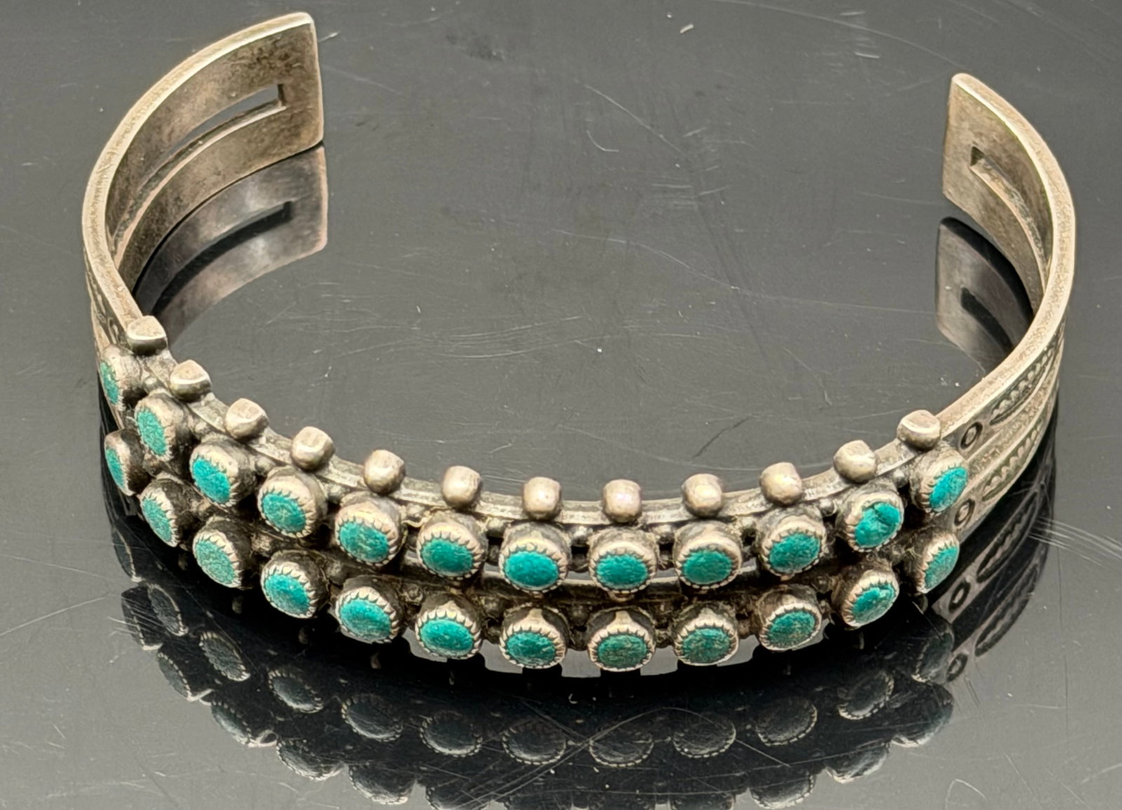 31g-Vintage Zuni Style Petit Point Turquoise Sterling Silver Cuff Bracelet (1 of 9)