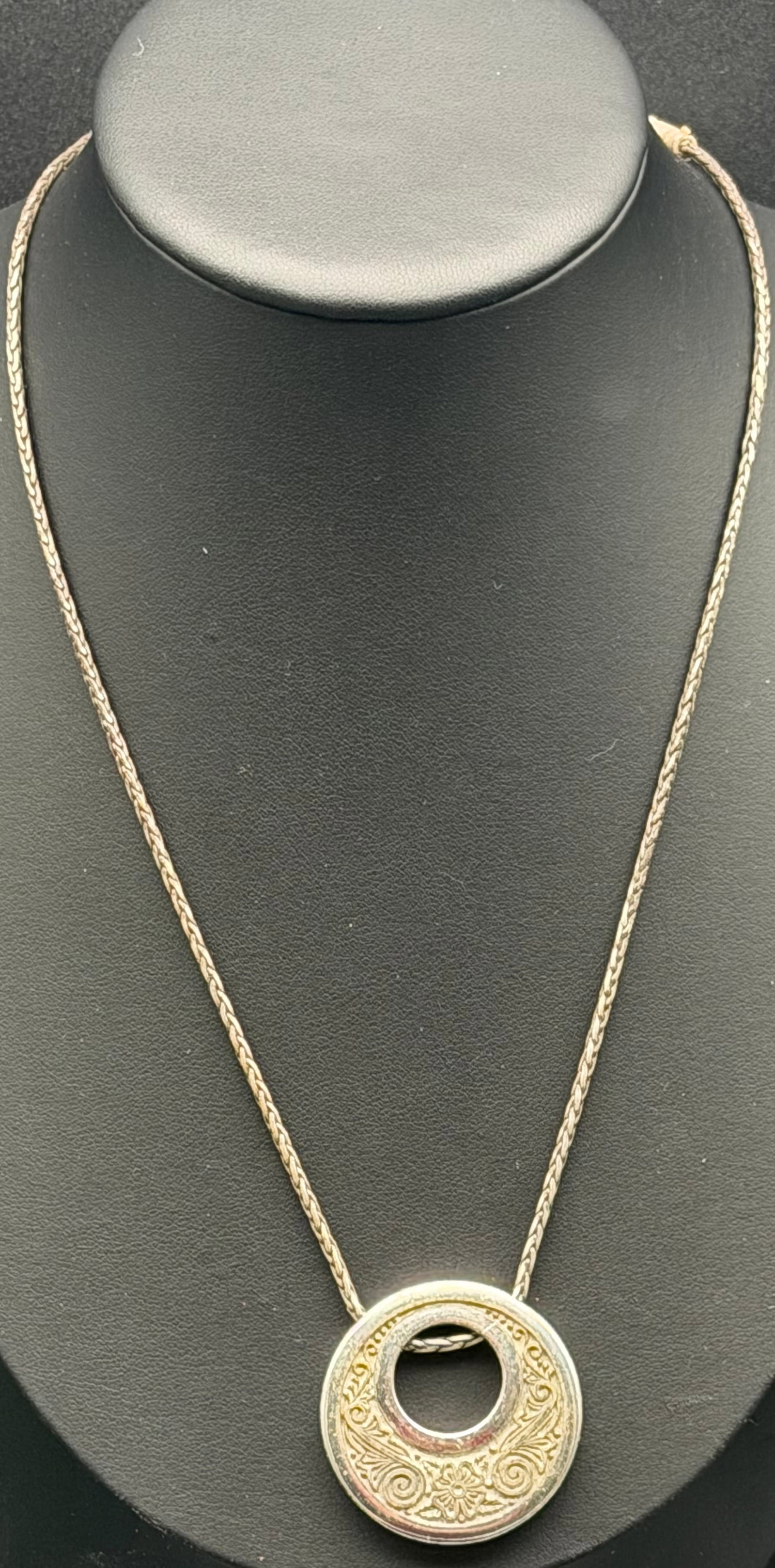 33g-Vintage Sterling Silver Engraved Circle Pendant Necklace (1 of 8)