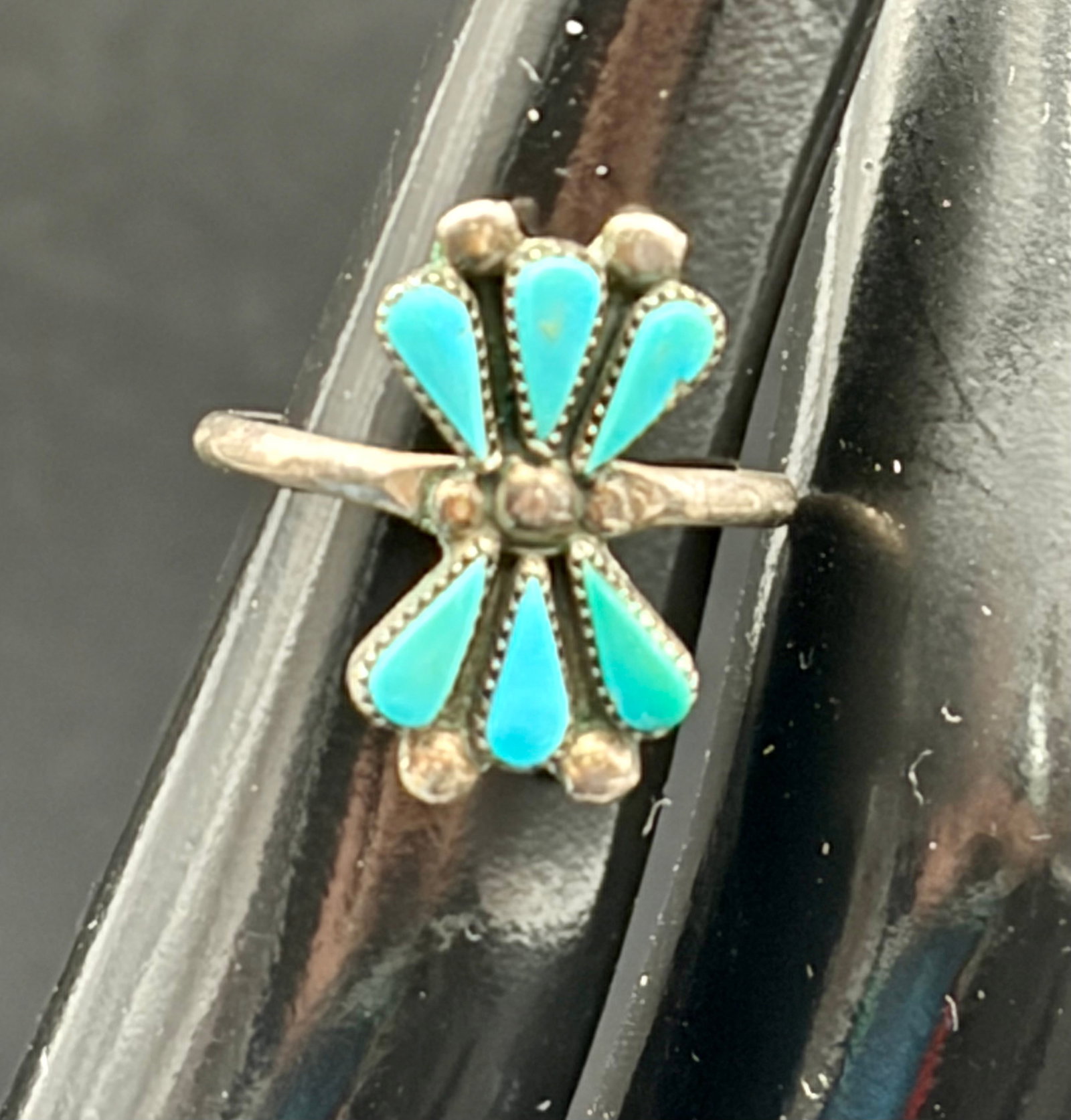 1.8g Vintage Genuine Zuni Petit Point Turquoise Ring (1 of 6)