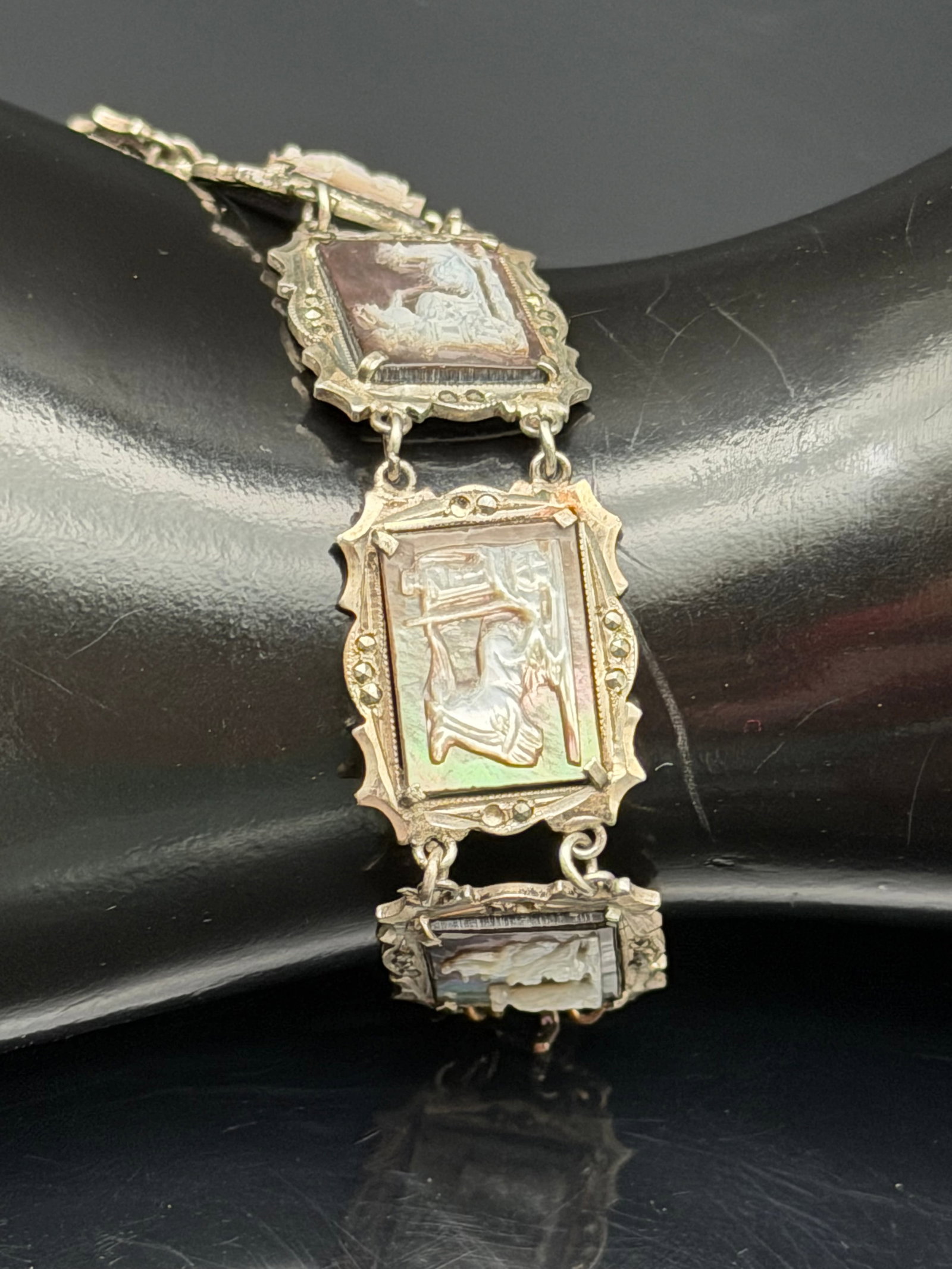 20g-Vintage Sterling Silver Mother of Pearl Figural Panel Bracelet Asian Scenic Carved: Beautiful vintage sterling silver bracelet featuring intricately carved mother-of-pearl panels depicting figures and scenic motifs. Each iridescent panel is framed in decorative sterling silver settin