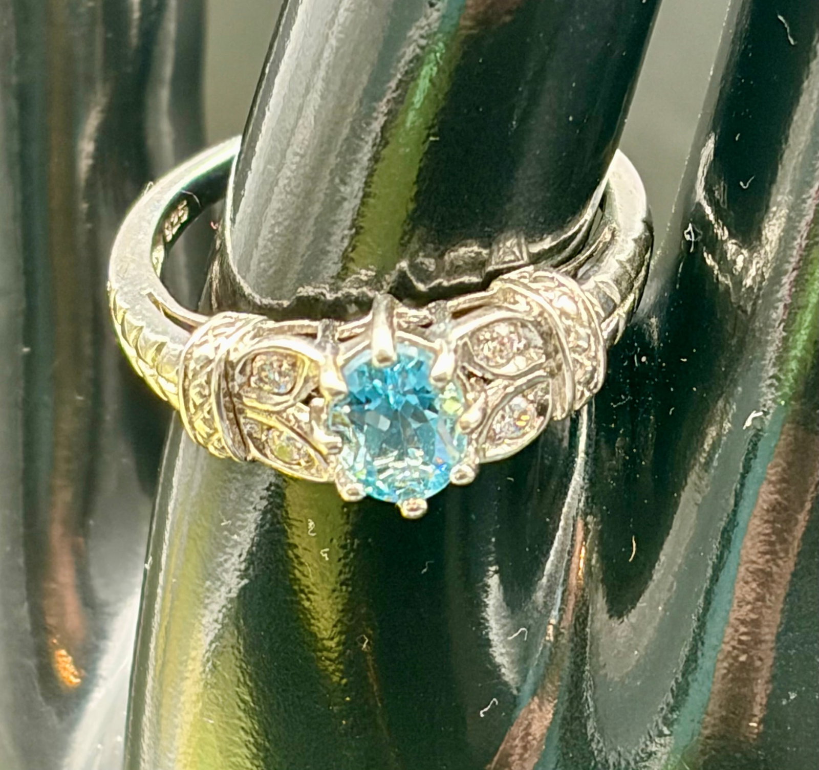 4.0g Sterling Silver Blue Topaz Accent Ring 925: Beautiful 925 sterling silver ring weighing 4.0 grams, featuring a sparkling blue topaz center stone accented by clear stones in an elegant vintage-inspired setting. Delicate detailing and timeless de