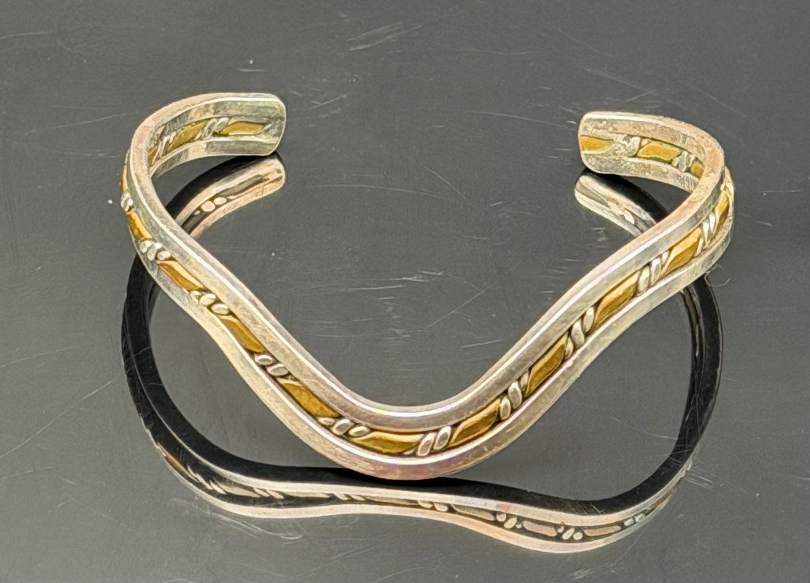 19g-Vintage Sterling Silver Two Tone Southwestern Cuff Bracelet (1 of 8)