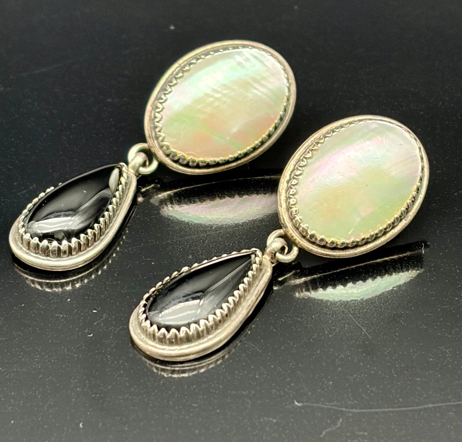 11.5g Mother of Pearl & Black Onyx Earrings: Elegant vintage sterling silver drop earrings featuring iridescent oval mother-of-pearl panels paired with polished black onyx teardrops. Classic bezel-set design with beautiful contrast and timeless