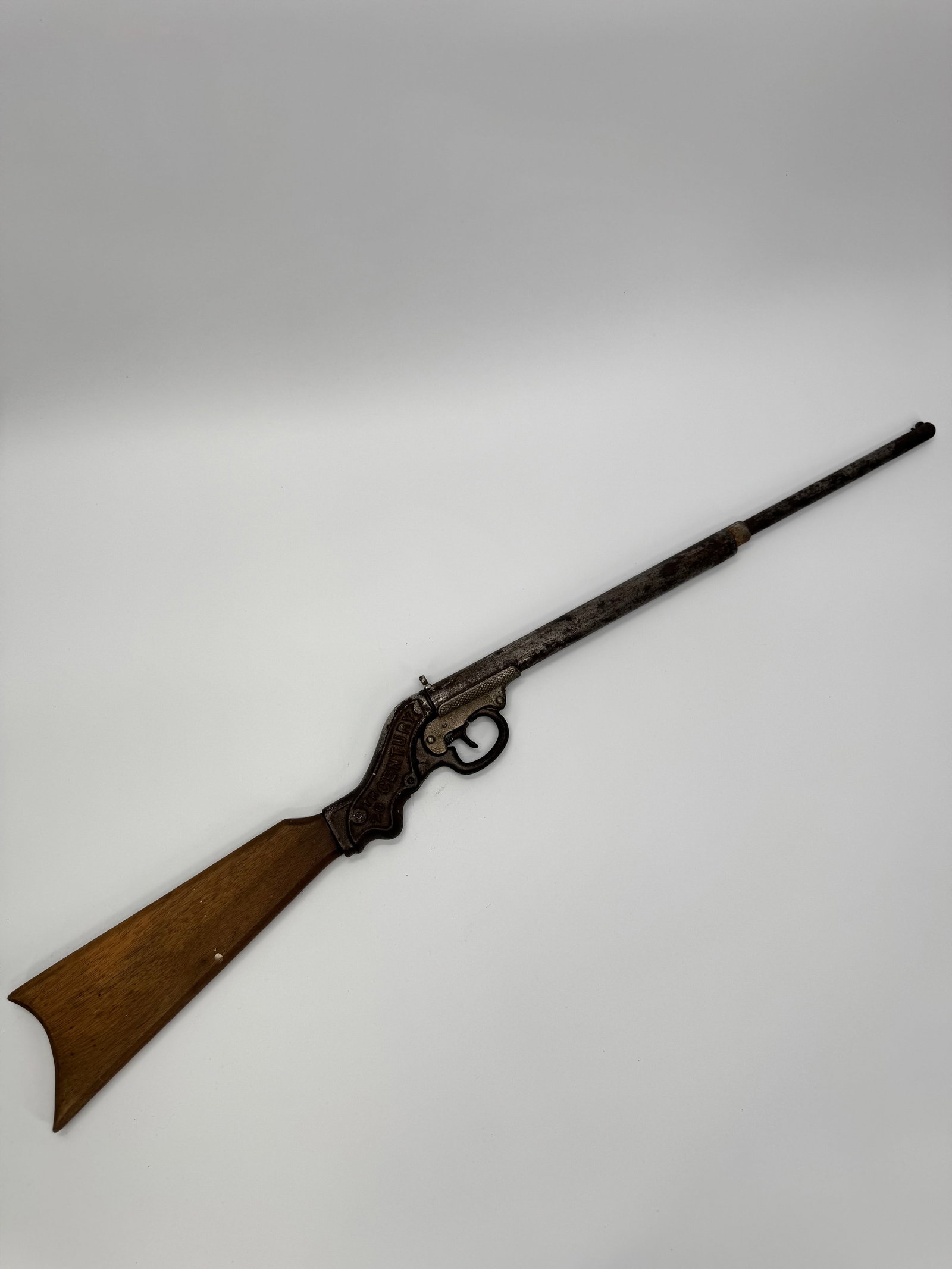 Rare Antique Daisy 20th Century BB Gun Cast Iron Air Rifle: Antique Daisy No. 20 Century BB gun featuring the distinctive cast-iron receiver marked “20TH CENTURY,” hardwood stock, and steel barrel. Manufactured by Daisy during the Plymouth, Michigan er