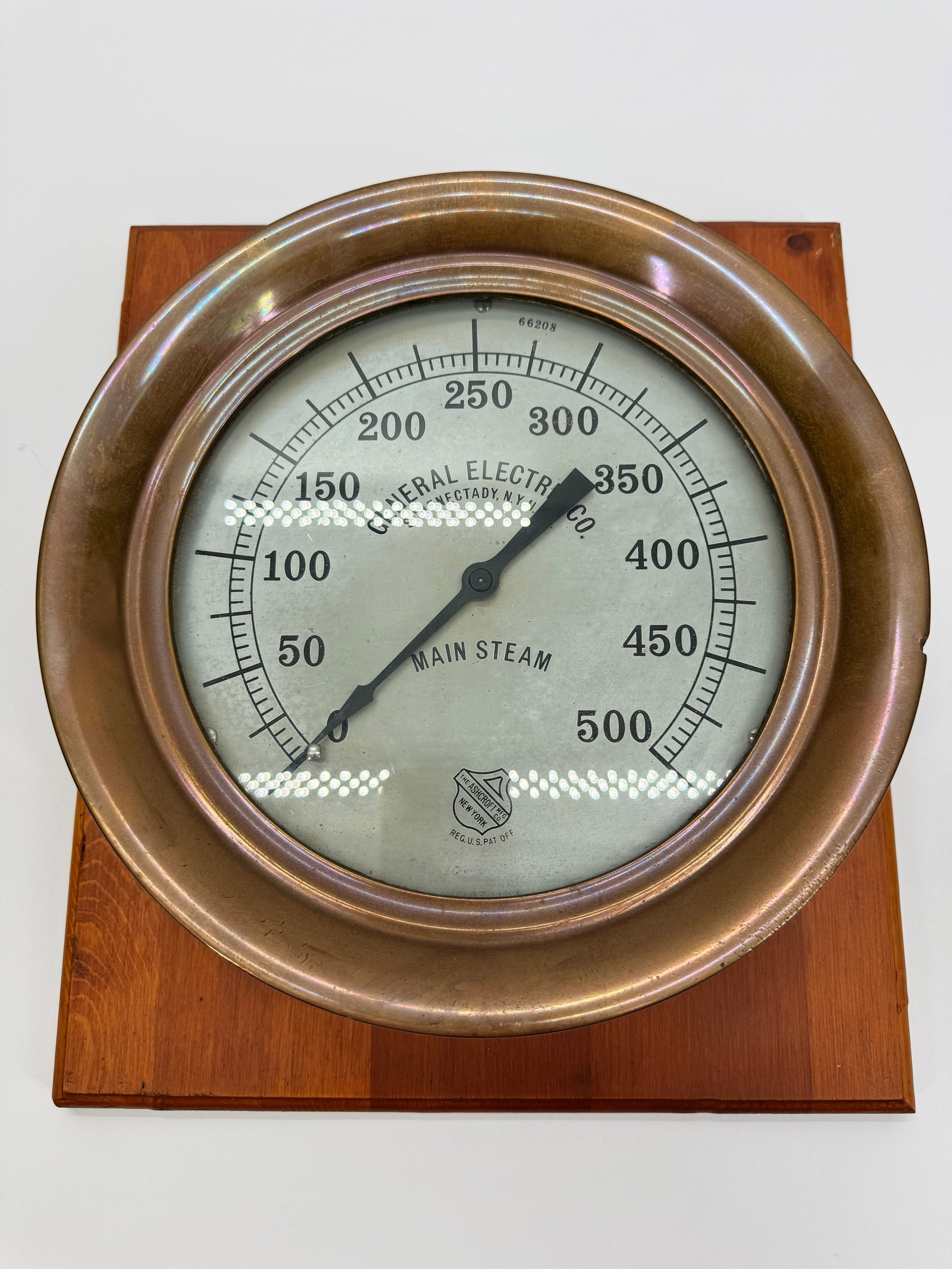 Antique GE Main Steam Pressure Gauge on Wood Mount: Large antique industrial steam pressure gauge manufactured by General Electric Co., Schenectady, N.Y. Features a substantial brass bezel, white enamel-style dial, black pointer, and attractive wood di