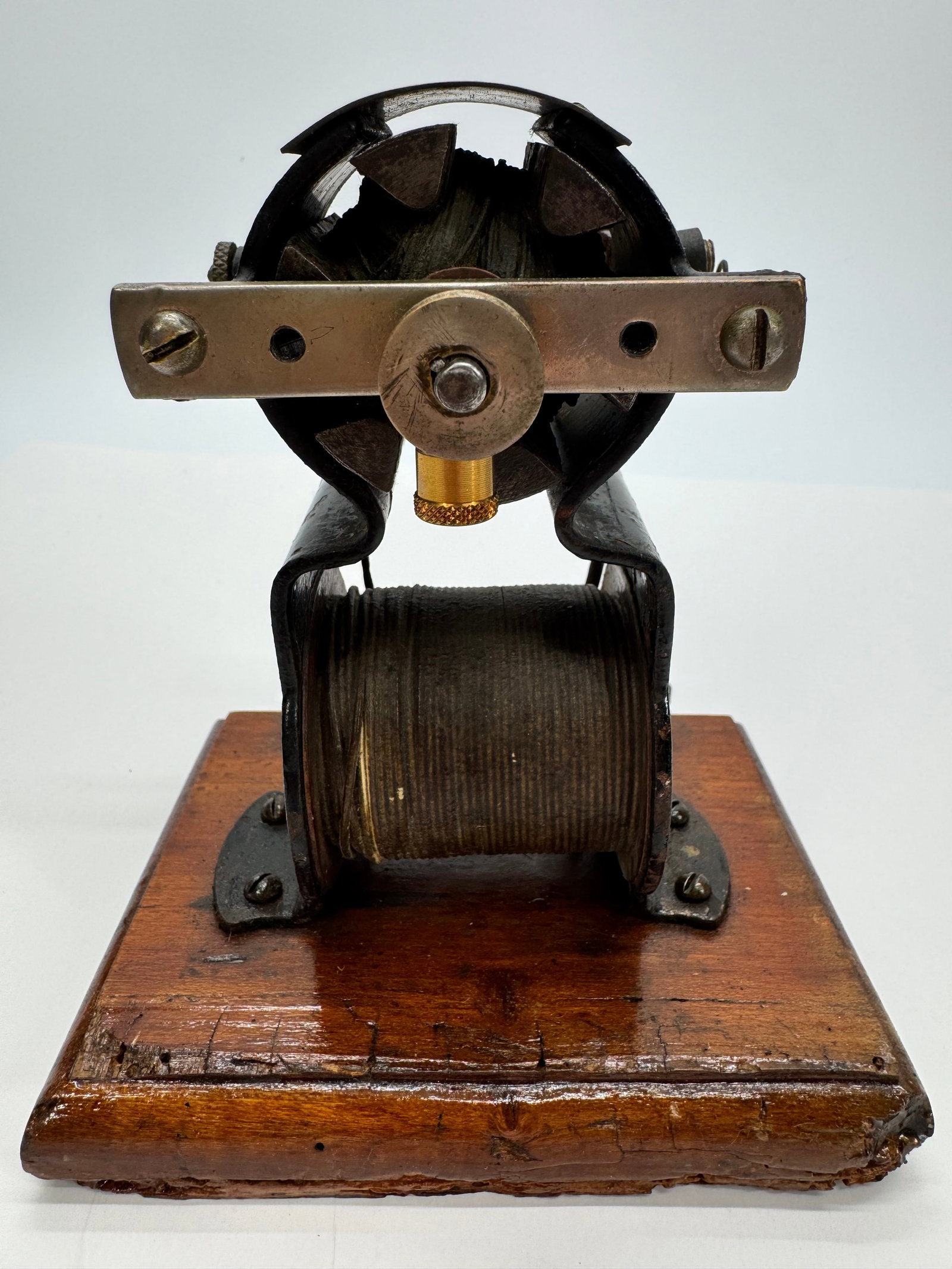Rare Kenco No. 7 Electric Fan Motor c.1910 6V 5A: Rare Kenco No. 7 Electric Fan Motor c.1910 6V 5AAntique Kenco No. 7 electric fan motor mounted on a wooden display base. Features an open-frame electromagnetic motor design with exposed field coil, ca