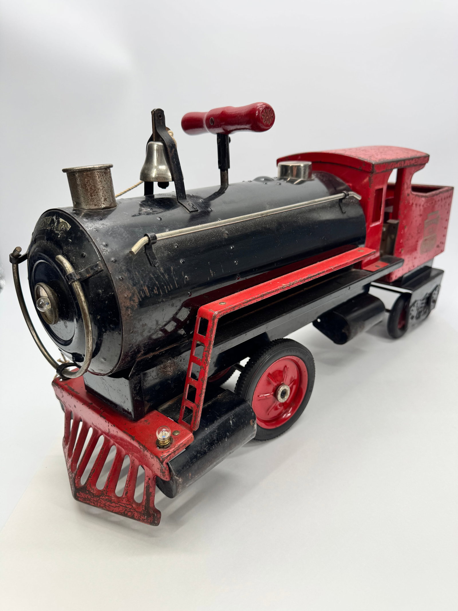 Vintage Keystone R.R. 6400 Pressed Steel Locomotive: Vintage Keystone R.R. 6400 pressed steel locomotive toy by Keystone Manufacturing Co., Boston, Mass. Features original black and red paint, Keystone decals, headlight, smokestack, bell, and wooden han