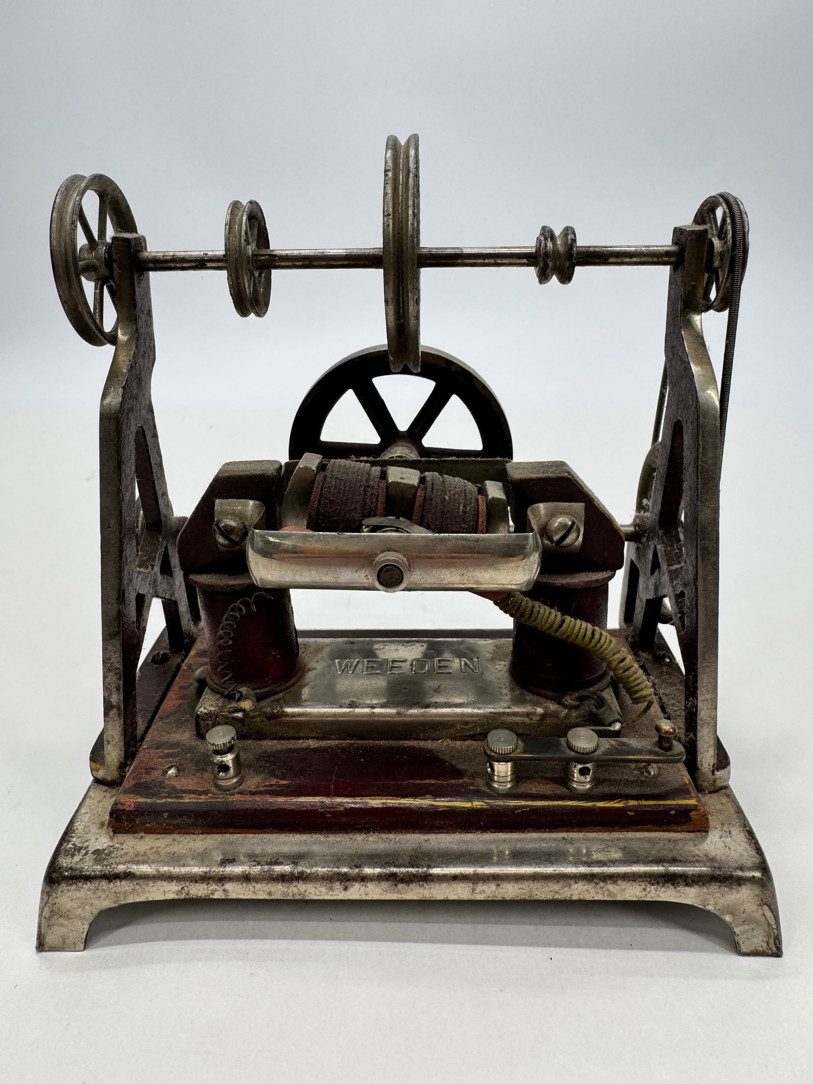 Antique Weeden Dynamo Generator Model: Early 20th-century Weeden electrical dynamo demonstration model featuring cast iron supports, exposed armature and commutator assembly, dual field coils, belt-driven pulleys, and original painted wood