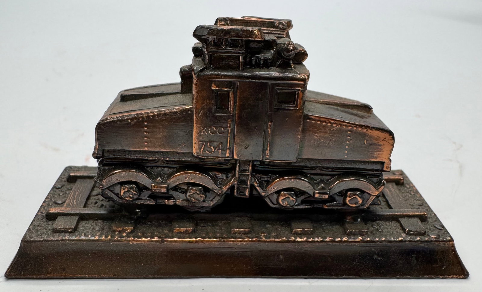 Vintage Bronze K4 Locomotive Horseshoe Curve Altoona Paperweight: Vintage bronze-finished paperweight depicting the famous Pennsylvania Railroad K4 steam locomotive displayed at Horseshoe Curve in Altoona, Pennsylvania. The K4 class was the PRR’s iconic passenger 