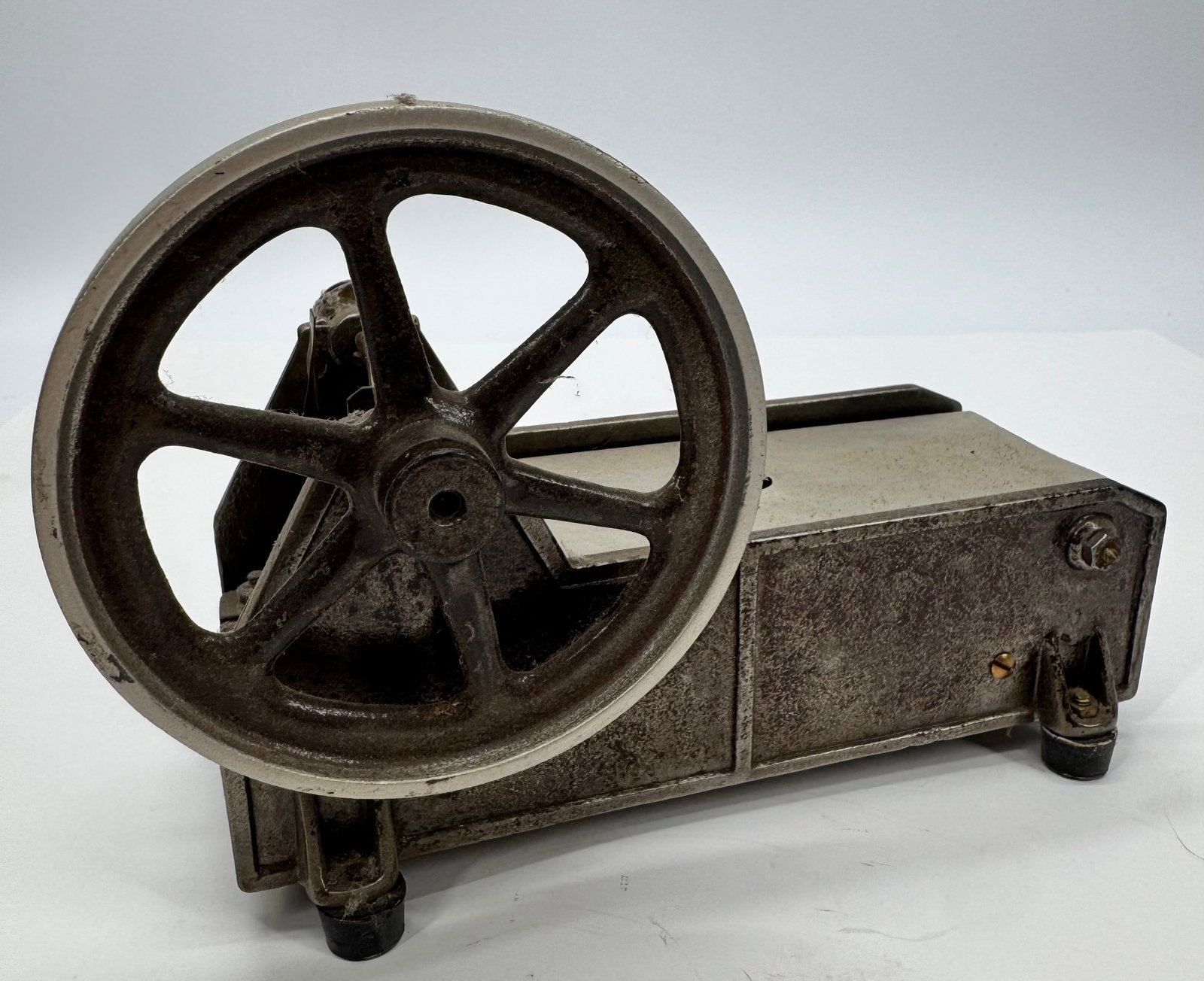 Rare Vintage School Educational Piston Forcer Metal Demonstration Model: Rare vintage educational piston forcer demonstration model used in classroom science instruction. Constructed of cast metal with an exposed flywheel mechanism and original internal components. Likely 