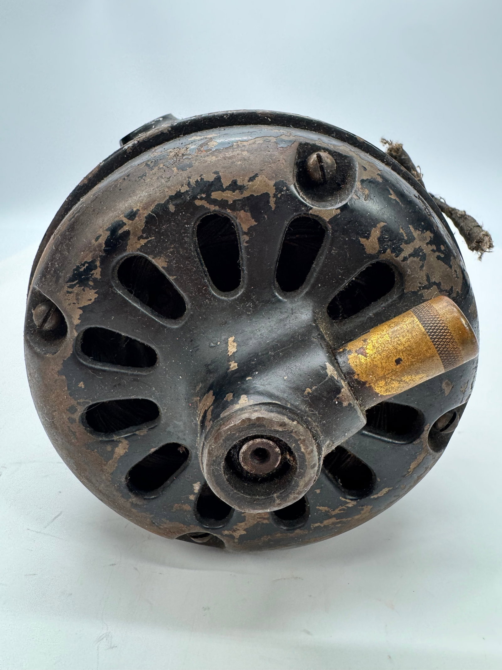 Antique General Electric GE Pancake Fan Motor 110V 60 Cycle Pat. June 25 1901: Original General Electric alternating current fan motor from the highly collectible “Pancake” series, retaining its brass identification tag marked 110 volts, 60 cycles, and Patent June 25, 19