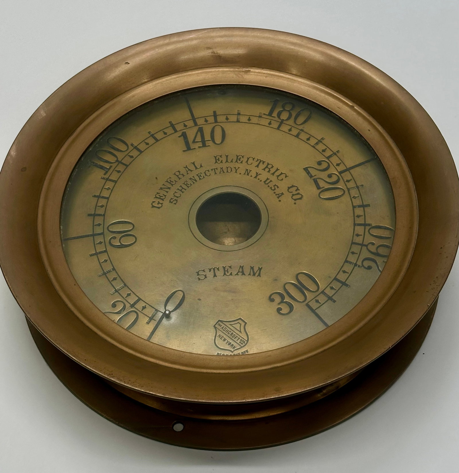 Antique General Electric Steam Pressure Gauge Dial Brass 0–300 PSI Schenectady NY: Antique General Electric steam pressure gauge marked “General Electric Co., Schenectady, N.Y., U.S.A.” with 0–300 PSI steam scale. Features original brass bezel and glass with attractive age