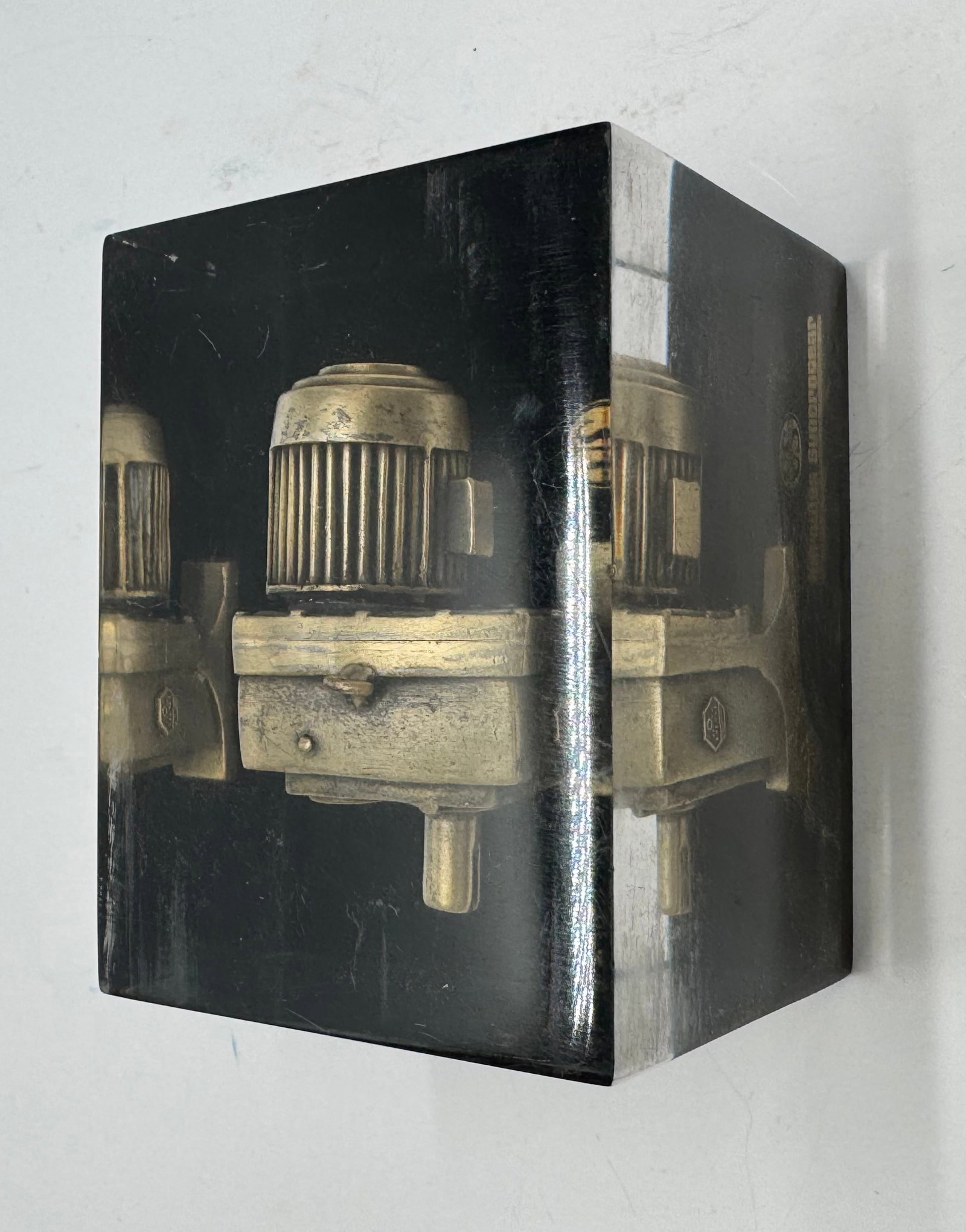 Vintage US Motors Hercules Synchrogear Lucite Advertising Paperweight: Vintage promotional Lucite paperweight featuring an embedded miniature US Motors Hercules Synchrogear gearmotor. Mid-century industrial advertising display piece, likely dating to the 1960s–1970s. S
