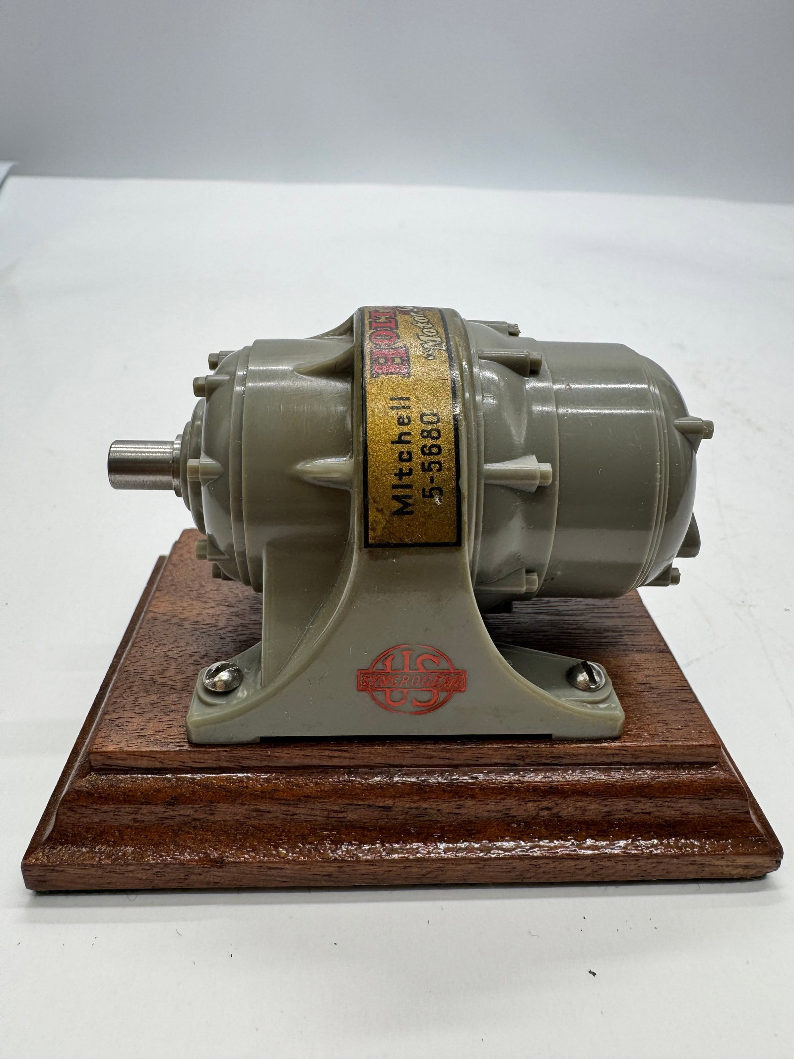 Vintage U.S. Motors Hercules Syncrogear Lucite Advertising Display: Vintage U.S. Motors Hercules Syncrogear acrylic advertising display featuring an embedded image of an industrial gear motor. Mid-century salesman sample or promotional desk piece with excellent indust