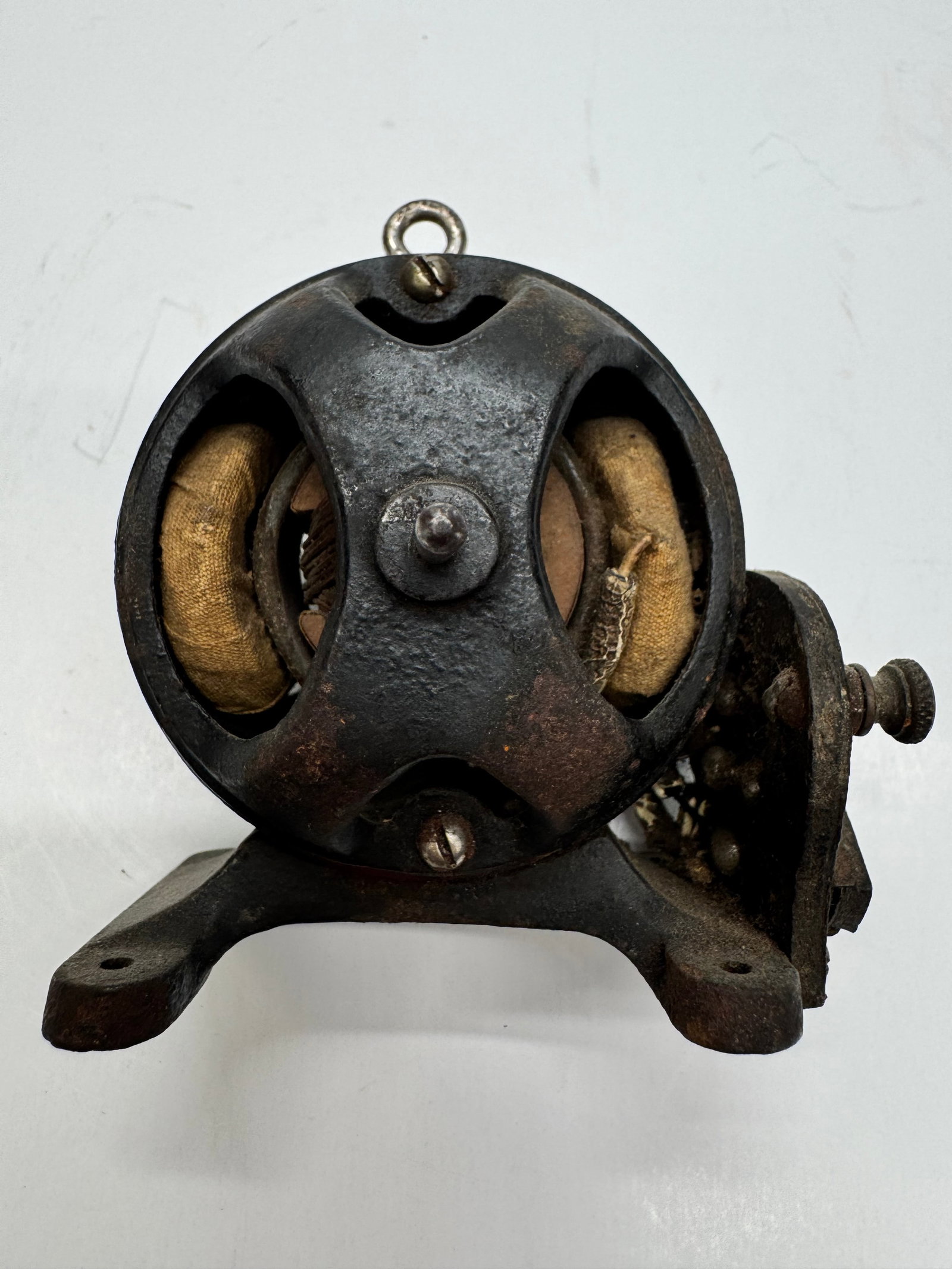 Antique Knapp Type S.S. Toy Electric Motor Dynamo: Antique Knapp Type S.S. toy electric motor/dynamo, manufactured in the early 1900s. Features a heavy cast iron frame, exposed field coils, and low-voltage DC operation (approximately 2–8 volts). Ori