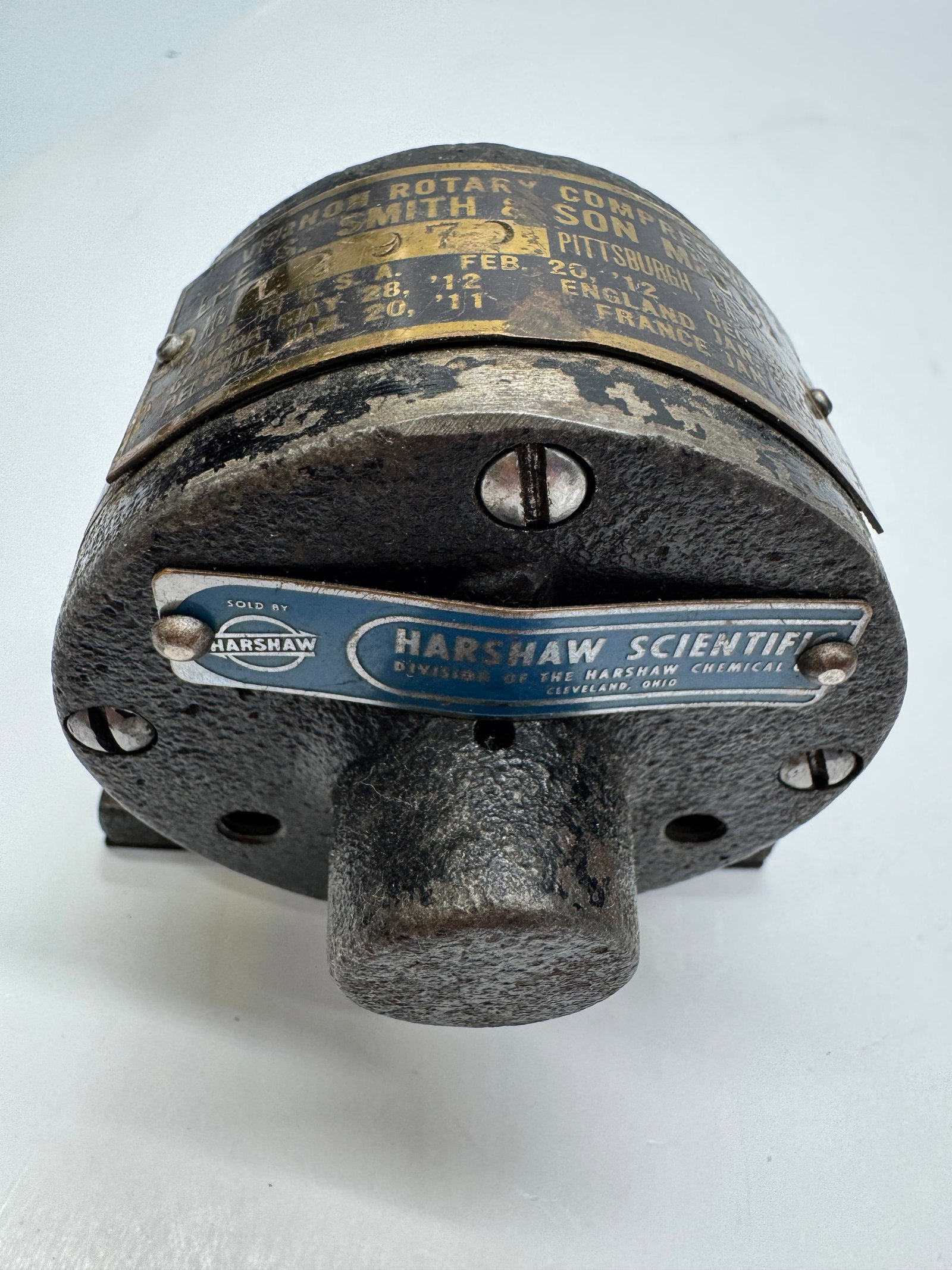 Vintage Harshaw Scientific Hand-Crank Laboratory Centrifuge (1 of 9)