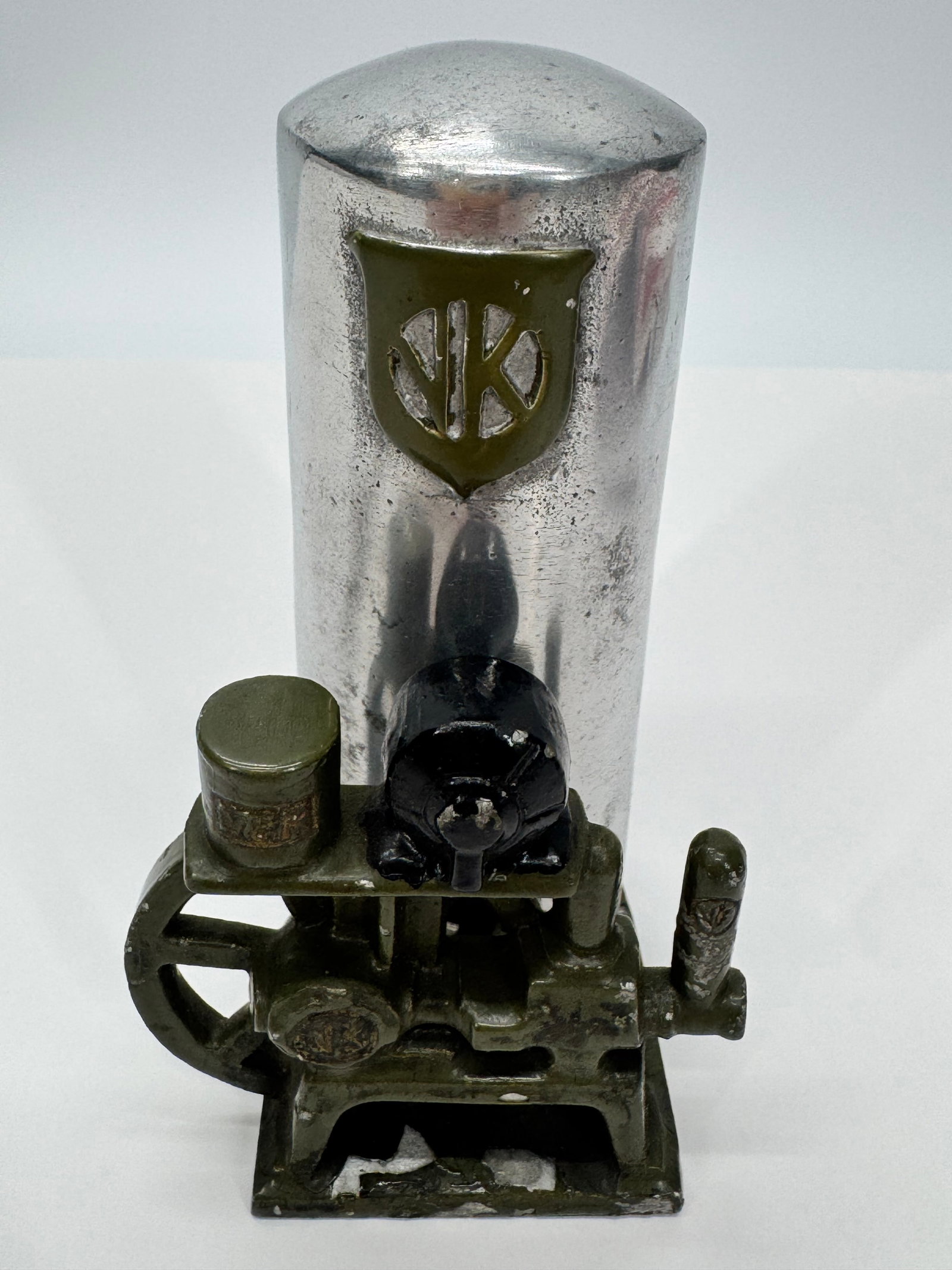 Vintage Value-King VK Vertical Toy Steam Engine Dayton Ohio: Vintage Value-King (VK) vertical toy steam engine manufactured by Value-King Manufacturing Co., Dayton, Ohio, circa 1930s–1940s. Features a cast aluminum vertical boiler with embossed “Compliments