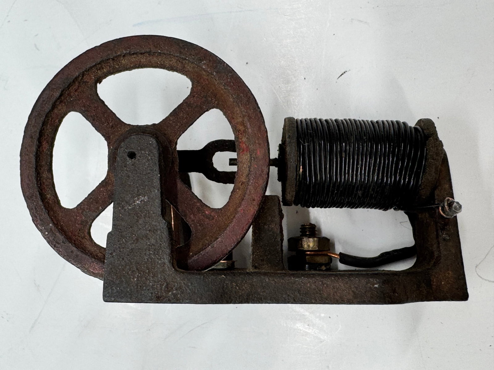 Antique Electromagnetic Demonstration Motor Cast Iron (1 of 6)