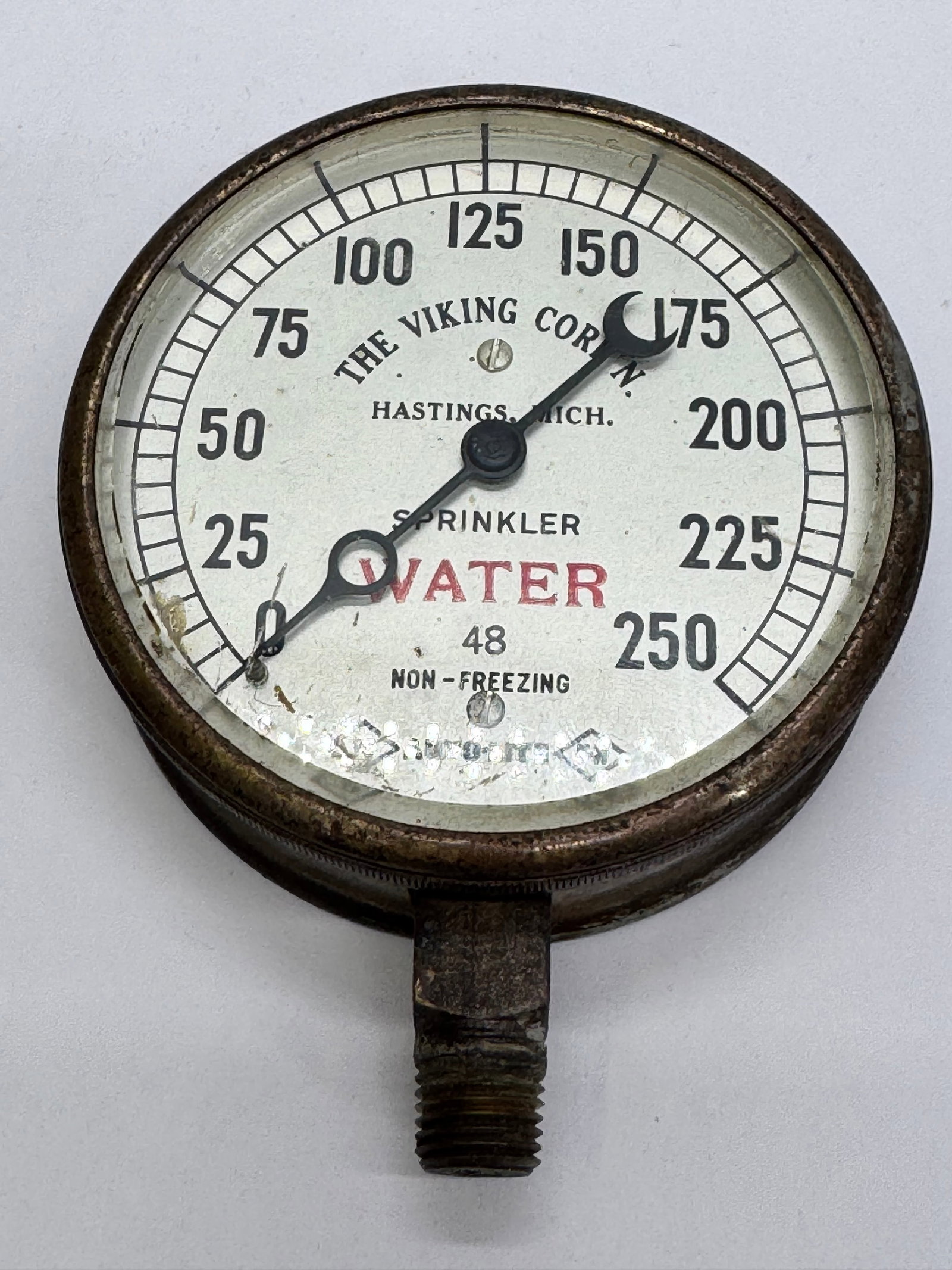 Vintage Viking Fire Sprinkler Water Pressure Gauge 0–250 PSI: Vintage The Viking Corporation water pressure gauge, manufactured in Hastings, Michigan, for use with fire sprinkler systems. Features a non-freezing design and a pressure range of 0–250 PSI, common