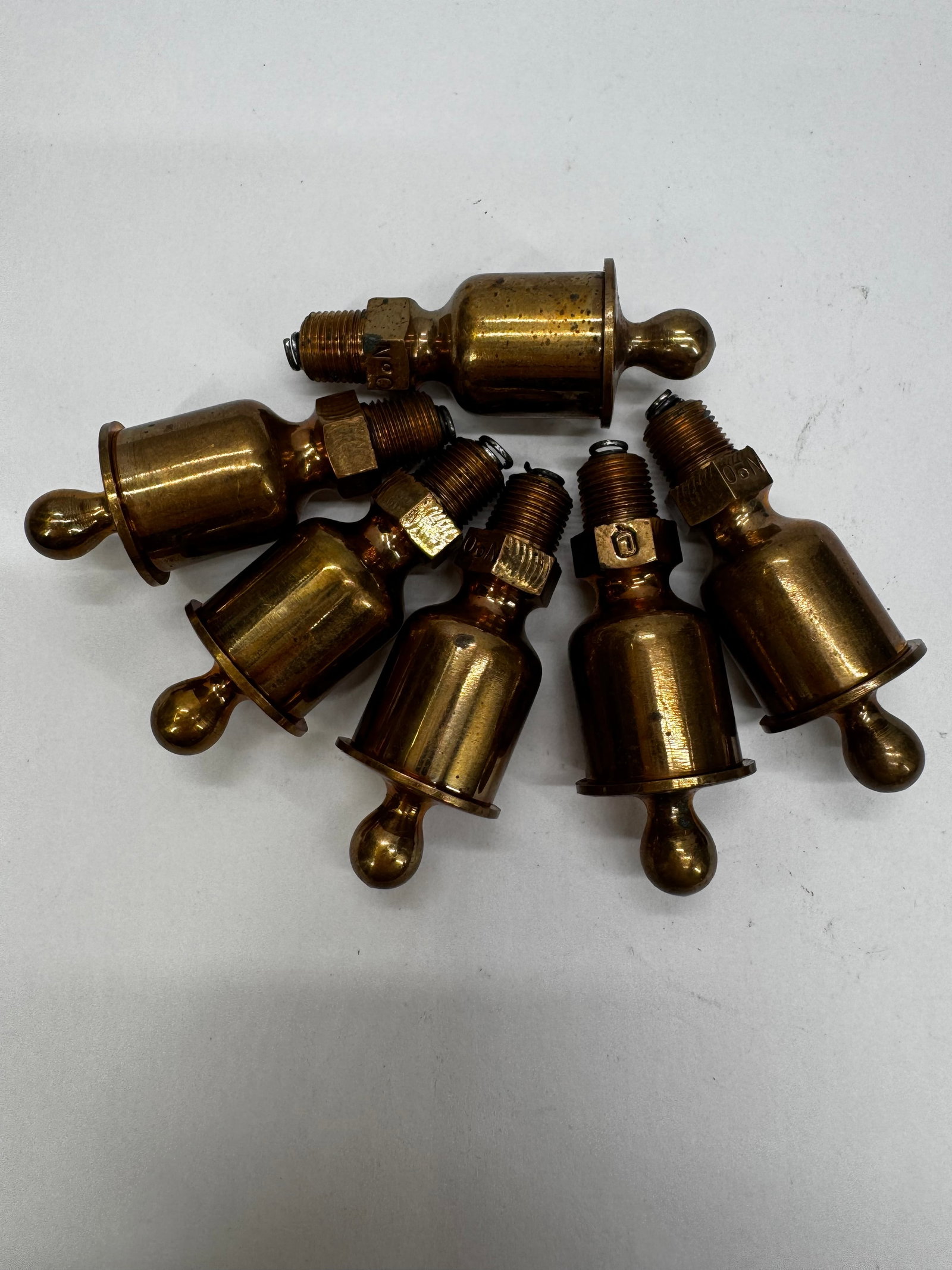Lot of 6 Antique Lunkenheimer Brass Screw Lubricators Grease Cups: Lot of six original brass screw-type lubricators by Lunkenheimer Co., Cincinnati, Ohio. These antique grease cups feature threaded mounting bases and compression screw tops for lubricating bearings on