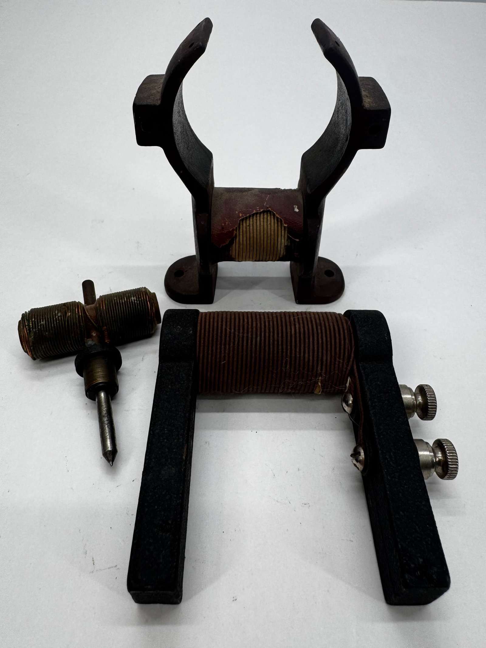 Antique K&D Porter No. 1 Electric Motor Scientific Demonstration: Antique Kendrick & Davis (K&D) “Porter” No. 1 electric motor dating to the late 1890s or early 1900s. This early battery-powered motor features a cast metal frame, single electromagnet coil, a
