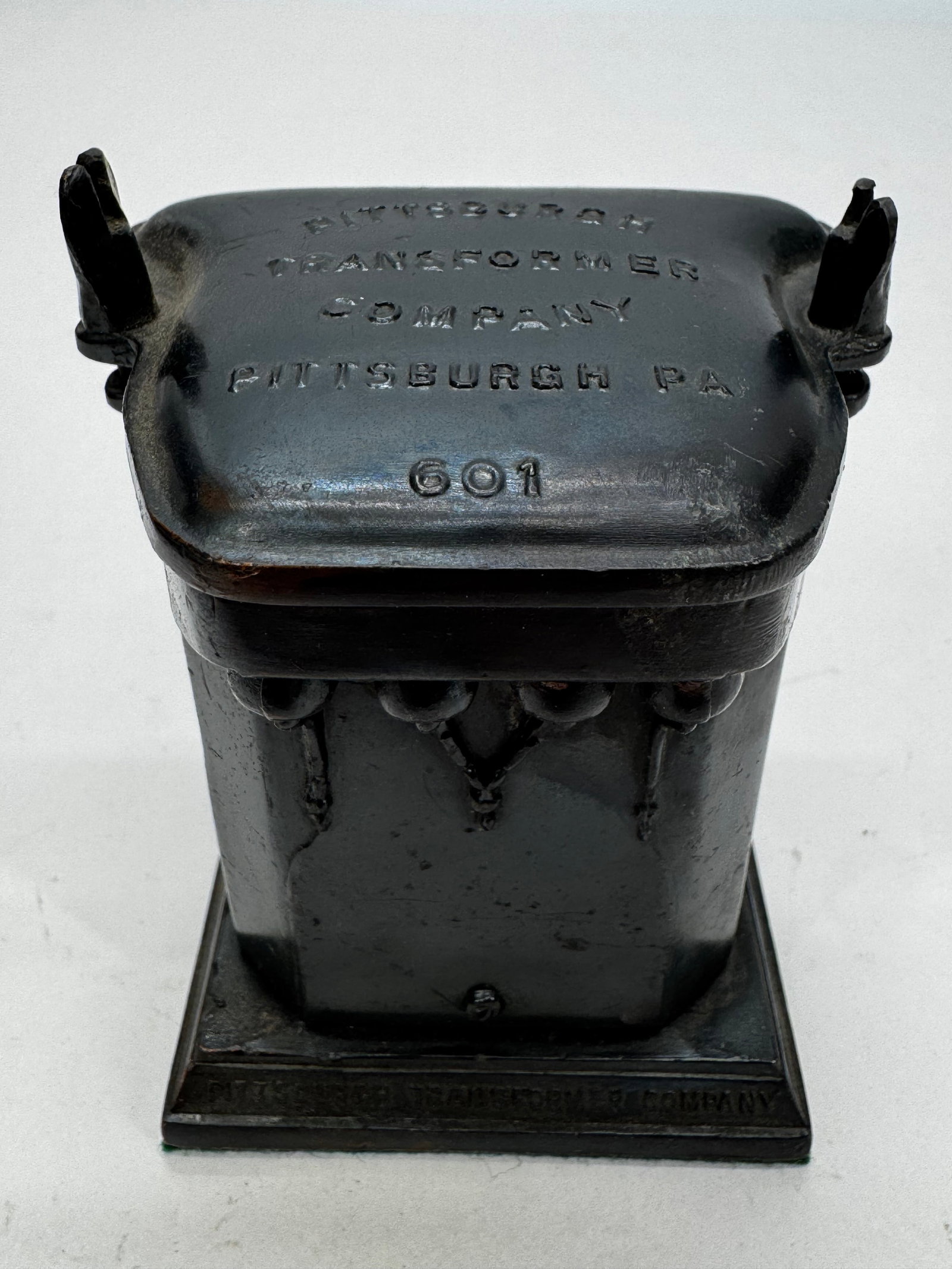 Vintage Pittsburgh Transformer Co. Cast Iron Transformer Case No. 601 (1 of 7)