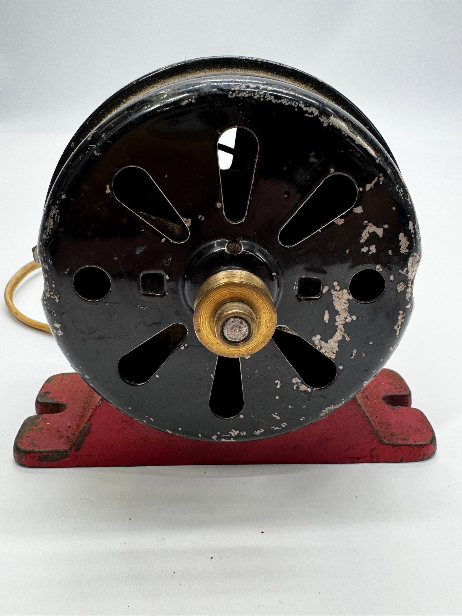 Vintage Handyhot Electric Fan Motor Chicago Electric Mfg. Co.: Vintage Handyhot electric fan motor by Chicago Electric Mfg. Co., Chicago, Illinois. Features the original black finish, red Handyhot identification plate, brass pulley shaft, and cast metal housing. 