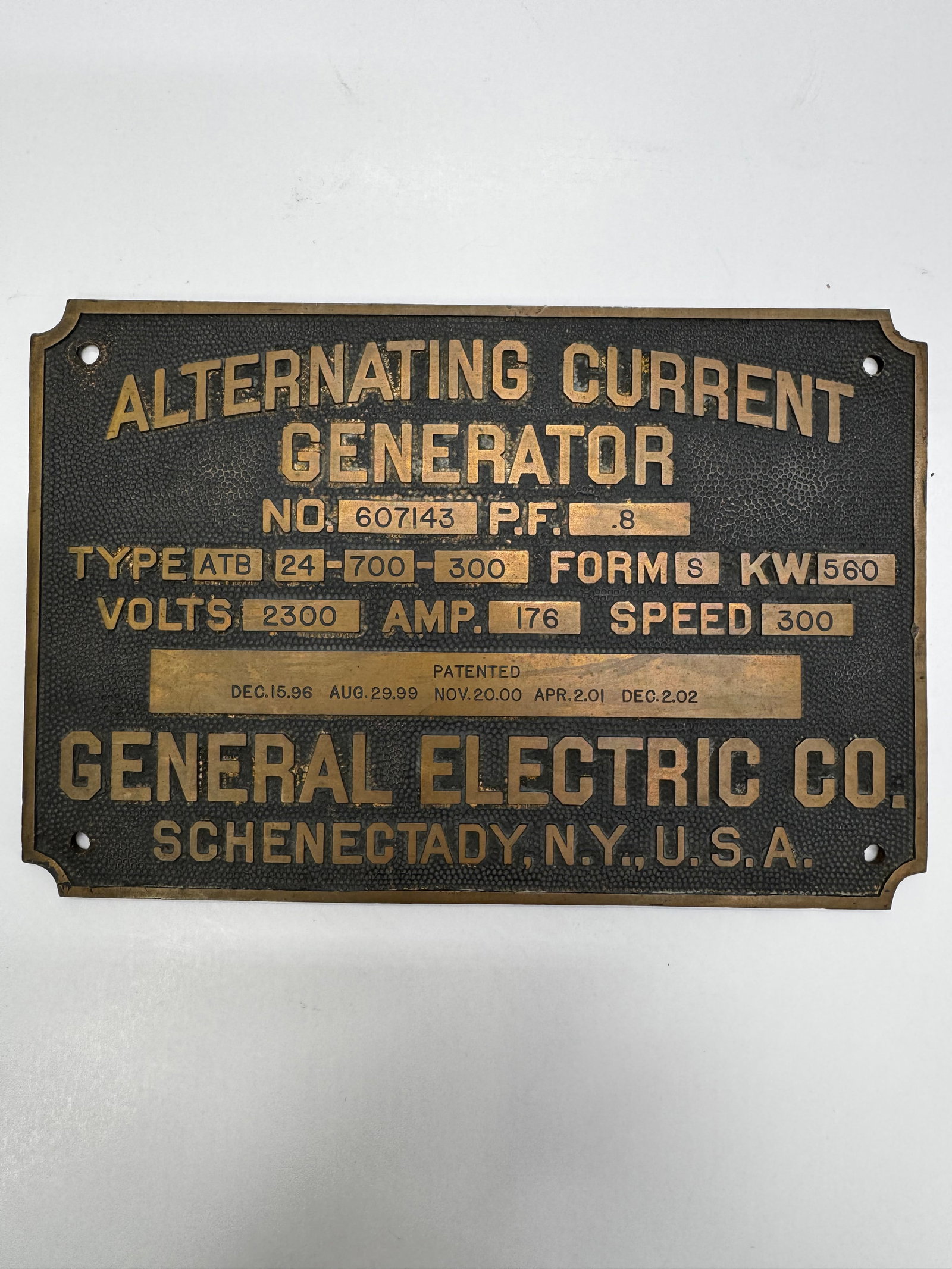 Antique General Electric AC Generator Brass Nameplate Schenectady NY: Authentic antique brass identification plate from a General Electric Alternating Current Generator, manufactured in Schenectady, New York, U.S.A. Dating to the early 1900s, the plate bears Serial No. 
