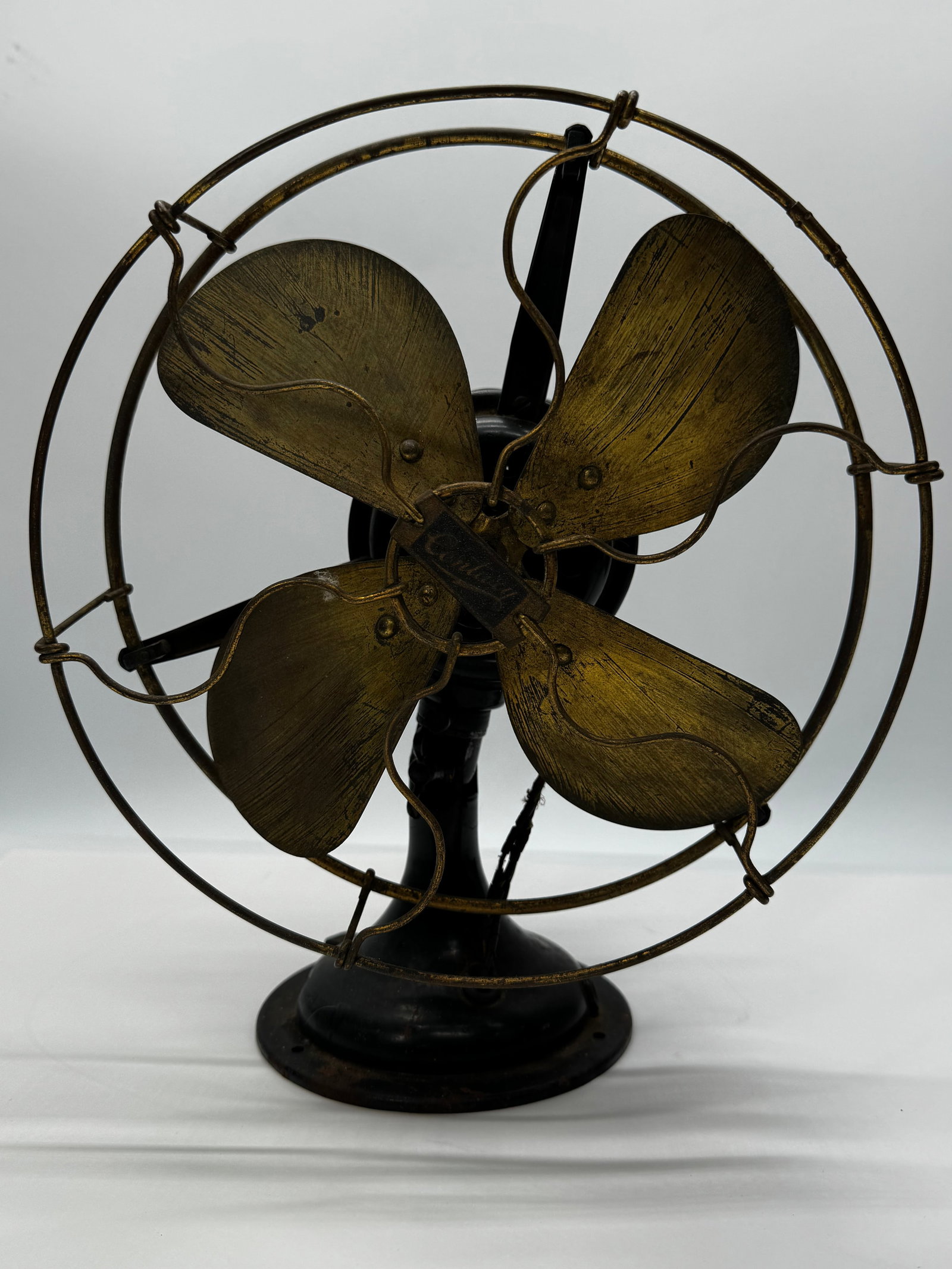 Antique Century Electric Model 36 Brass Blade Desk Fan 110V St. Louis USA: Vintage Century Electric Co. Model 36 alternating current desk fan, manufactured in St. Louis, Missouri. Features four original brass blades, open brass wire cage, cast iron base, and original Century