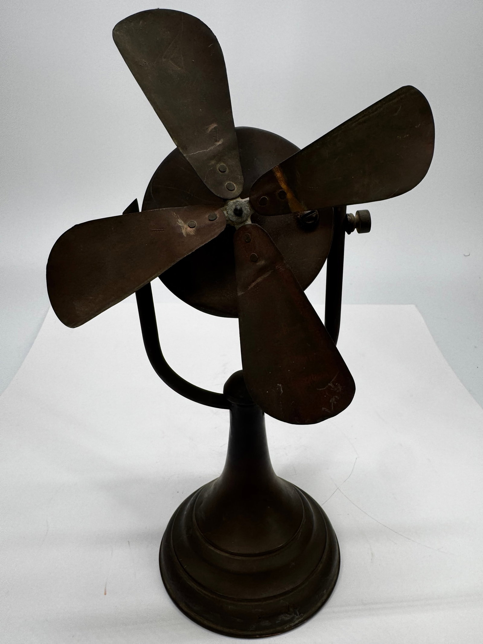 Antique German Wind-Up Fan Brass Blades c.1900: Antique German wind-up mechanical fan dating to the early 1900s. Features a four-blade brass fan, black painted metal housing, pedestal base, and original wind-up key. This manually operated fan does 
