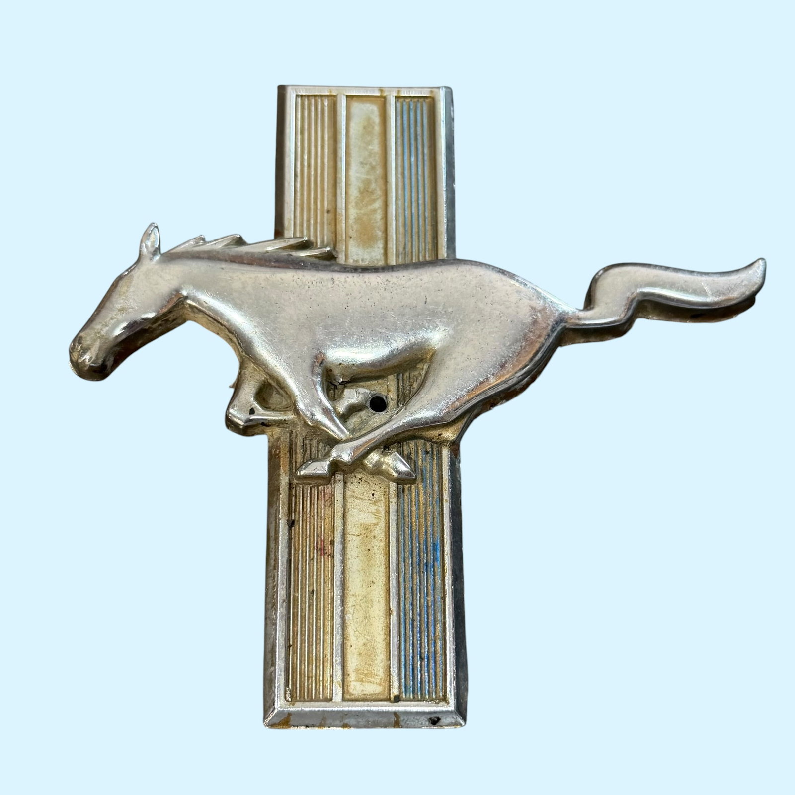 Original 1960s Ford Mustang Car Body Grill Emblem (1 of 6)