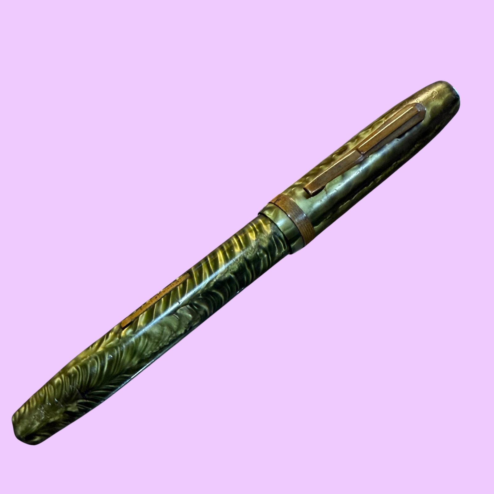 Parker Parkette Lever Fill Fountain Pen Green 14k Gold Nib 1930s: Description: Green swirl pattern Parkette lever fill fountain pen by Parker. Has 14k gold marked nib. / Size: 4.875”. / Condition: Nice pen, ready to be enjoyed. Untested. Please note that there