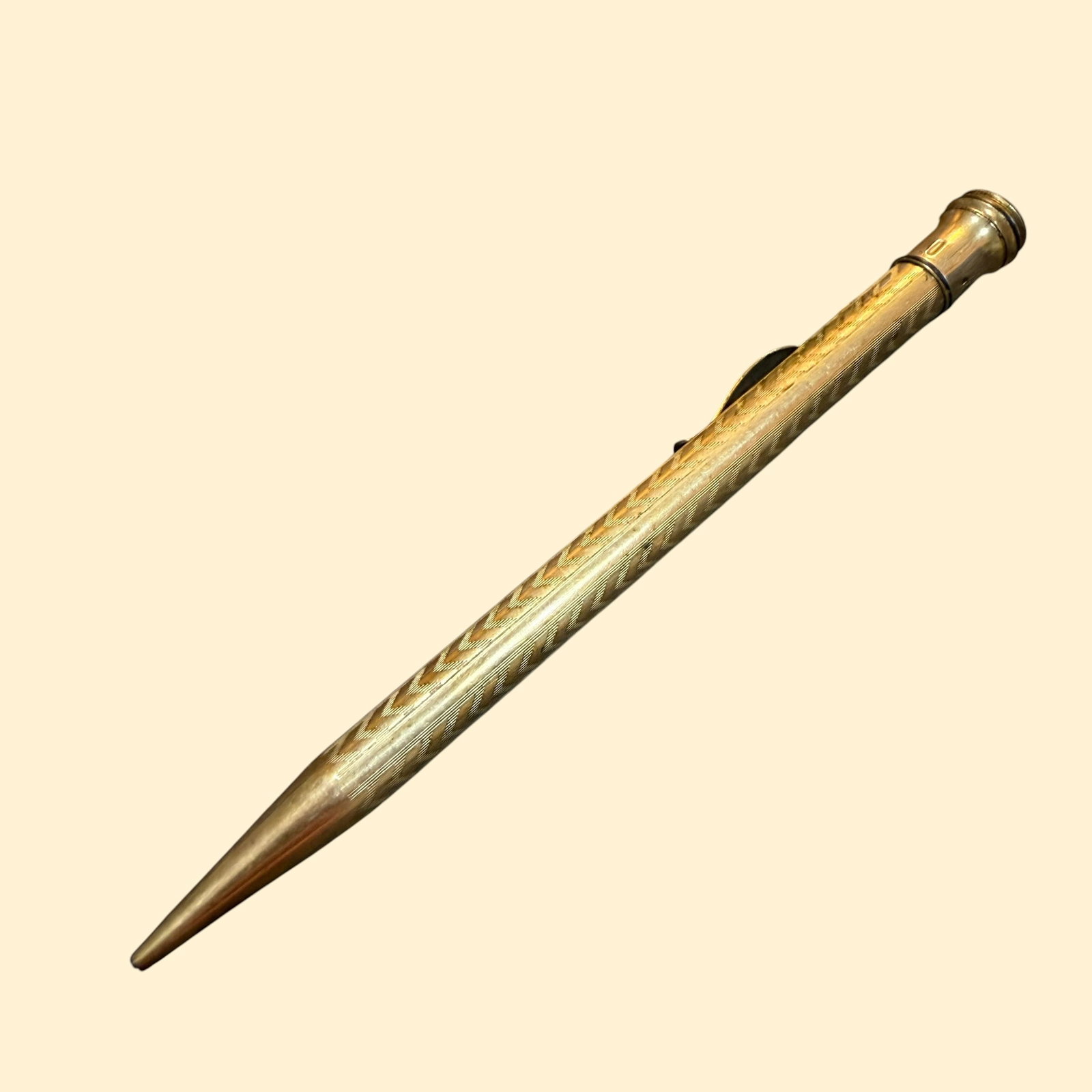 Shur-Rite Gold Filled Mechanical Pencil 13.95g - Works: Description: No maker mark but believe this to be made by Shur-Rite. Marked Patent June 14, 1921. Other patents pending. Gold Filled. Has eraser under end. `Works. / Size: 4 13/16”. 13.95 grams.