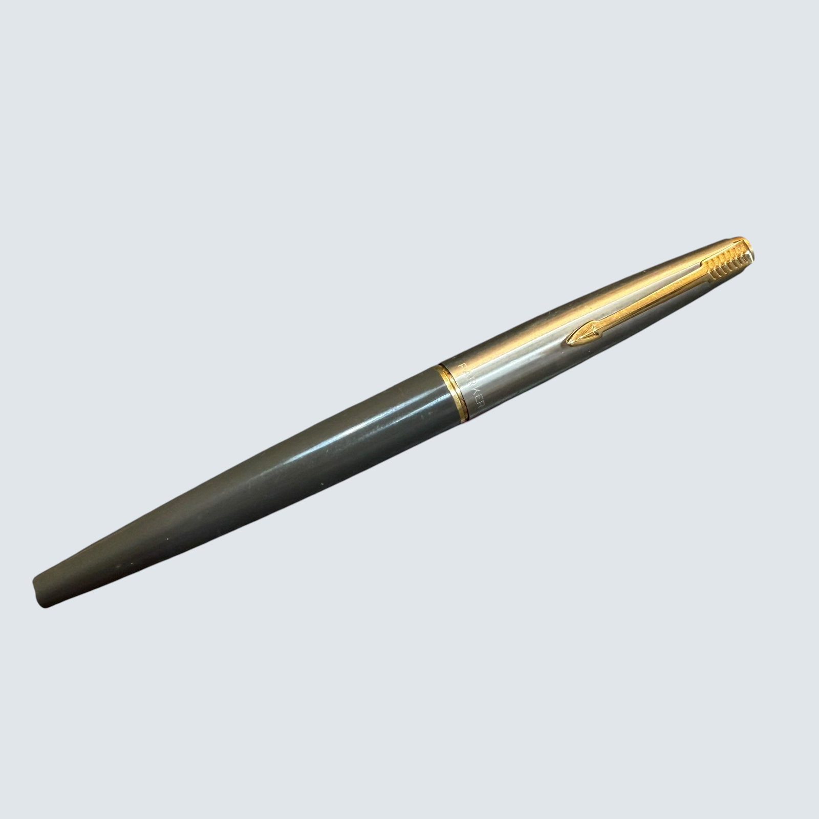 1960s Gray Stainless Parker 45 Fountain Pen Gold Arrow Clip Stainless Nib: Description: Nice vintage circa 1960s Parker 45 fountain pen. Gray and stainless with gold tone arrow clip. Hooded stainless nib. Does not currently have an ink cartridge within. Untested. / Size: Clo