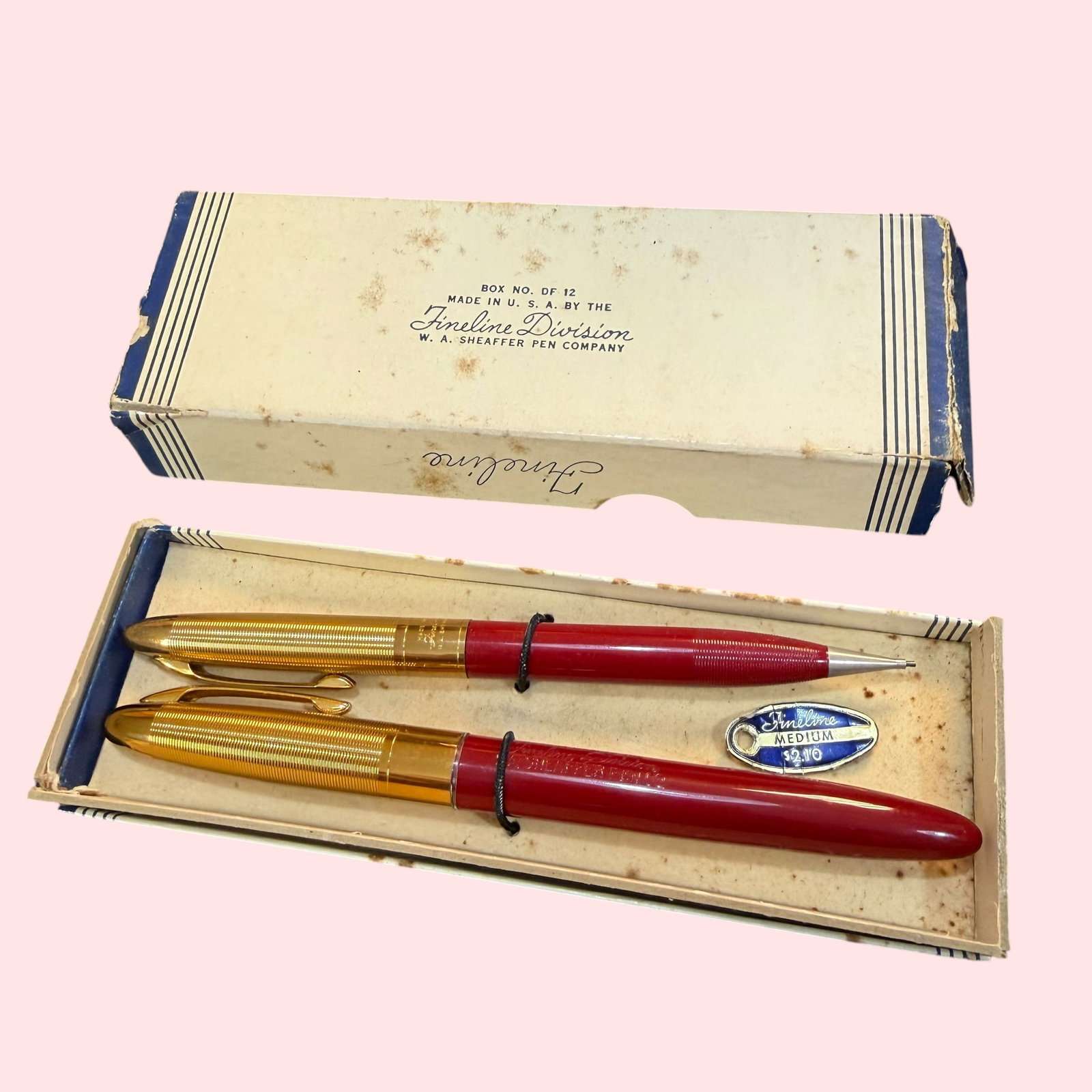1940s 1950s Sheaffer Fineline Fine Line Fountain Pen Mechanical Pencil Medium Set Gold Red: Description: Vintage circa 1940s or 1950s Sheaffer Fine Line fountain pen and pencil. Red in color with Gold tone caps. In original box and price tag. / Size: Pen with cap 5.25” long. Pencil 5&r