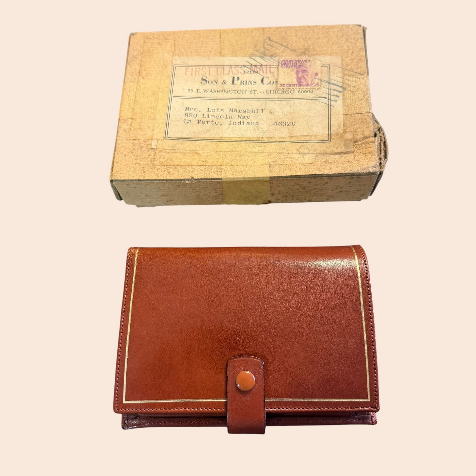 Vintage 1960s 1970s Son Prins Ladies Leather Money Bag Clutch: Description: Vintage money clutch bag. Appears to be new old stock in box it was originally mailed in. Marked Made in Italy. / Material: Calf leather. / Size: Closed 3.25” x 4.75” x 1&rdqu