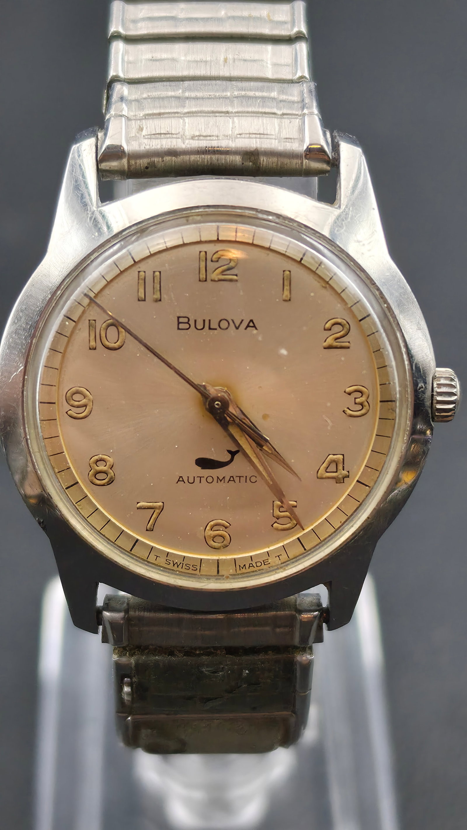 BULOVA AUTOMATIC "WHALE" 1950s Mens Stainless Steel Wristwatch 32mm: FLAG: This Bulova features the collectible "Whale" logo on the dial, a desirable variant among vintage Bulova collectors, in its current condition. The dial reads Bulova, Automatic, with the whale emb