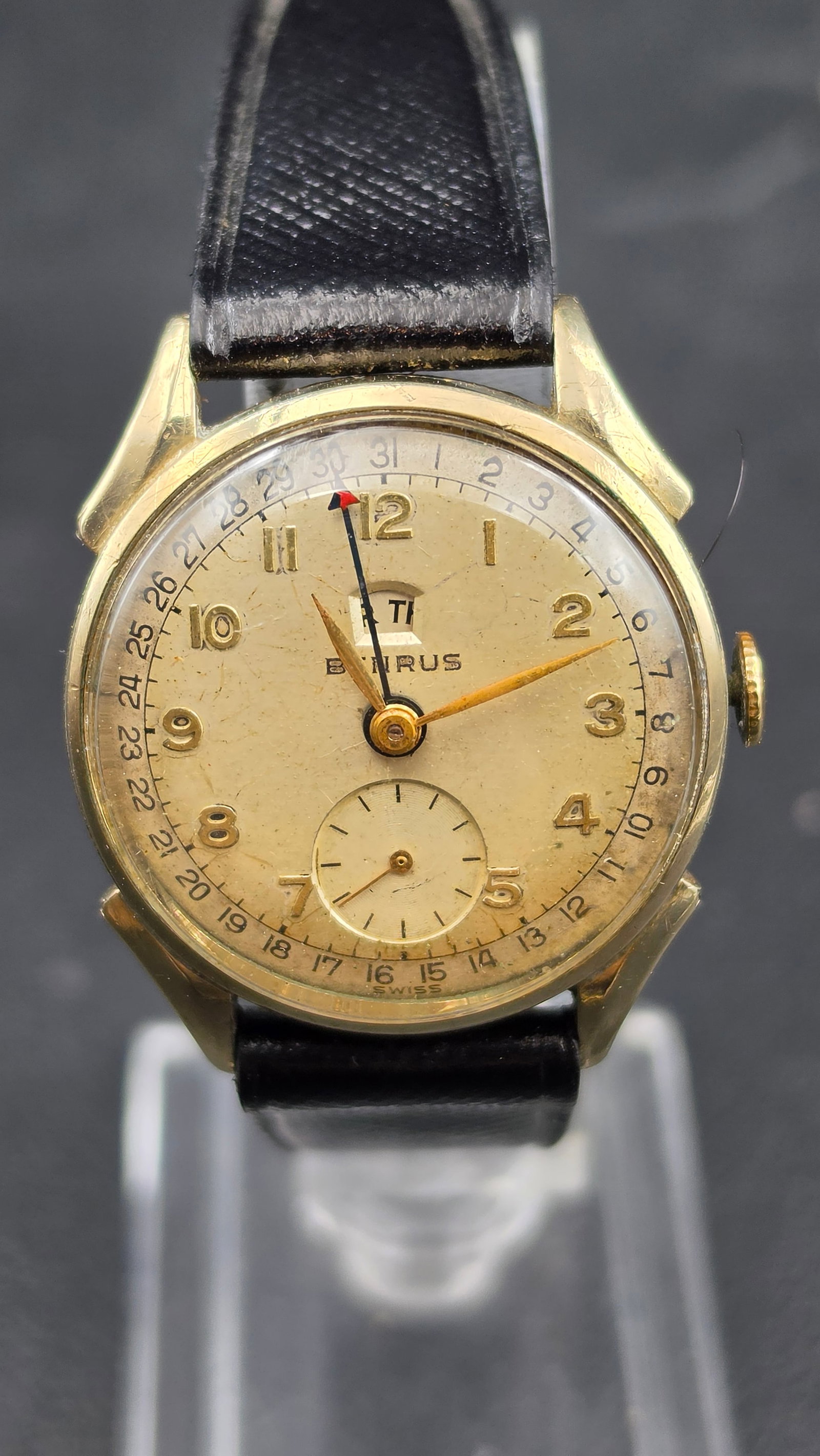 1950s Benrus Pointer Date and Day Wristwatch, Model CE 12, 17 Jewels (1 of 11)